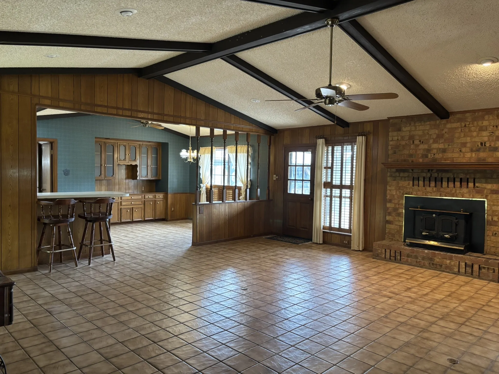 Single Family Residence For Sale in Henderson County , 14070 County Road 3520, Brownsboro, Texas 75756, 3 Bedroom, 2 Bathroom, Garage spaces, 2,798 Sqft, built in 1981, Preowned, mls#21239652, Real Estate Agent in Brownsboro, Homes For Sale in Henderson county, Homes For Sale in Brownsboro, Realtor in Brownsboro Texas, Real Estate Brokerage Independent Realty Texas, Luminita Cordes Realtor