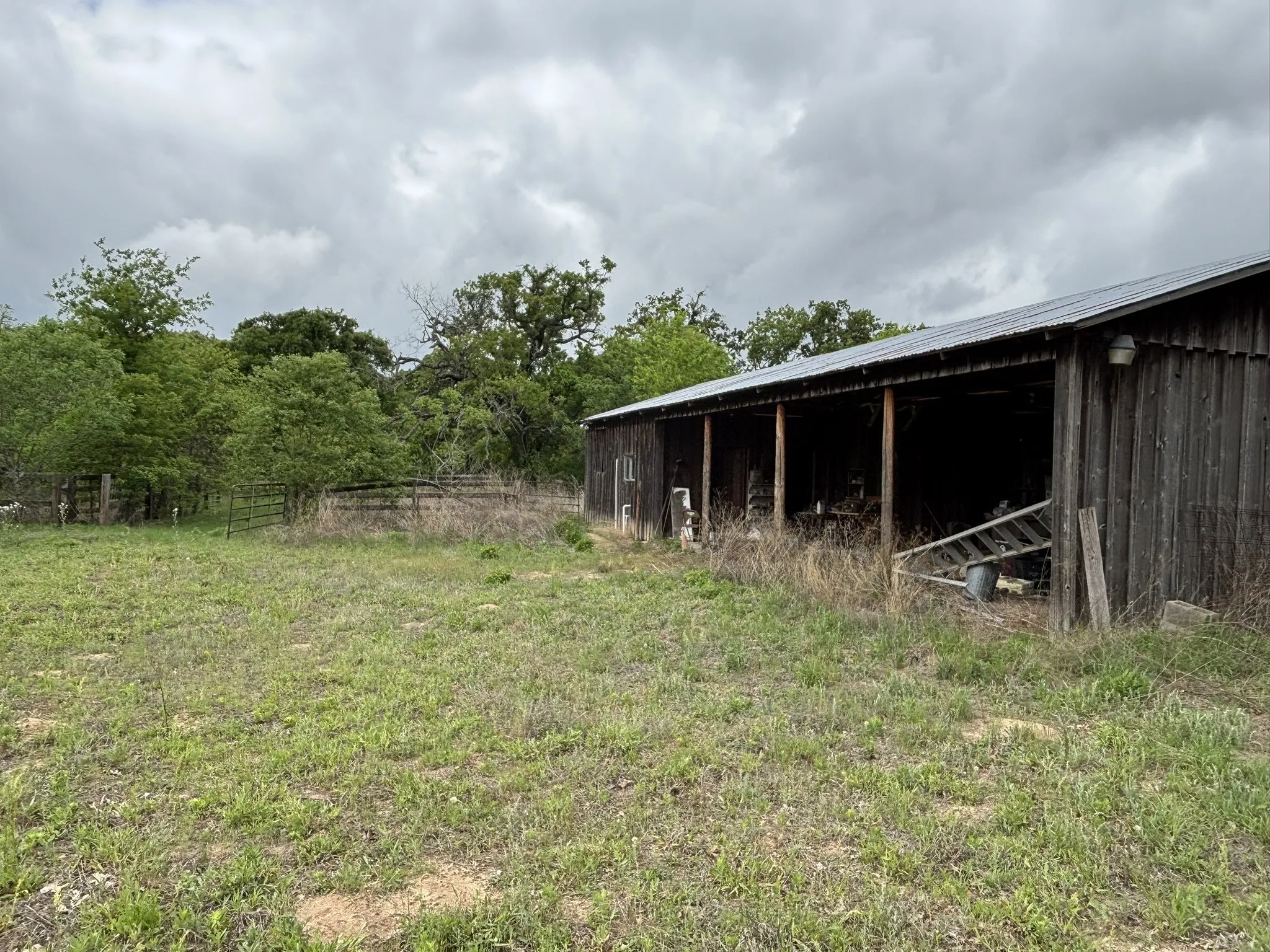Single Family Residence For Sale in Henderson County , 14070 County Road 3520, Brownsboro, Texas 75756, 3 Bedroom, 2 Bathroom, Garage spaces, 2,798 Sqft, built in 1981, Preowned, mls#21239652, Real Estate Agent in Brownsboro, Homes For Sale in Henderson county, Homes For Sale in Brownsboro, Realtor in Brownsboro Texas, Real Estate Brokerage Independent Realty Texas, Luminita Cordes Realtor