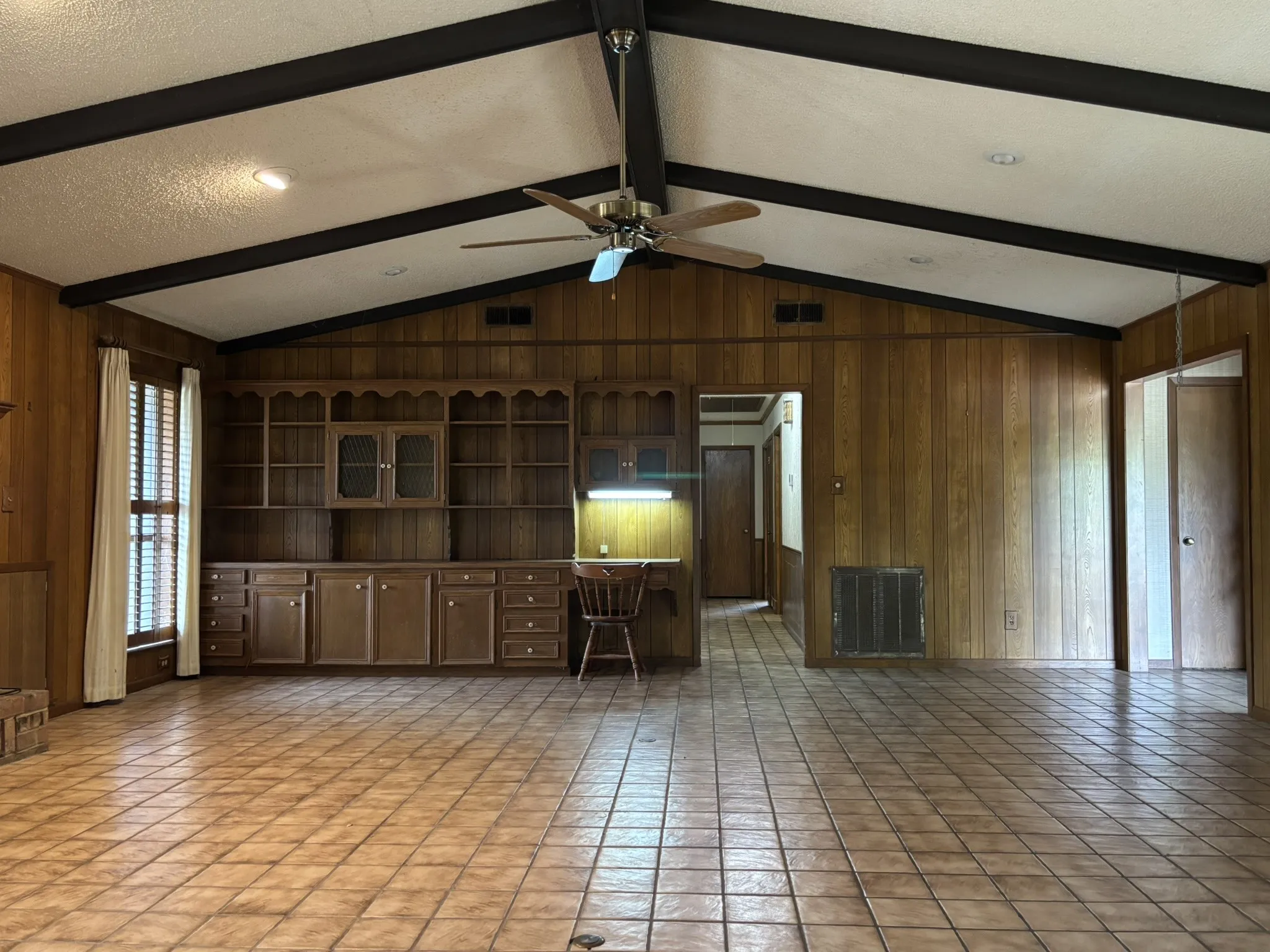 Single Family Residence For Sale in Henderson County , 14070 County Road 3520, Brownsboro, Texas 75756, 3 Bedroom, 2 Bathroom, Garage spaces, 2,798 Sqft, built in 1981, Preowned, mls#21239652, Real Estate Agent in Brownsboro, Homes For Sale in Henderson county, Homes For Sale in Brownsboro, Realtor in Brownsboro Texas, Real Estate Brokerage Independent Realty Texas, Luminita Cordes Realtor