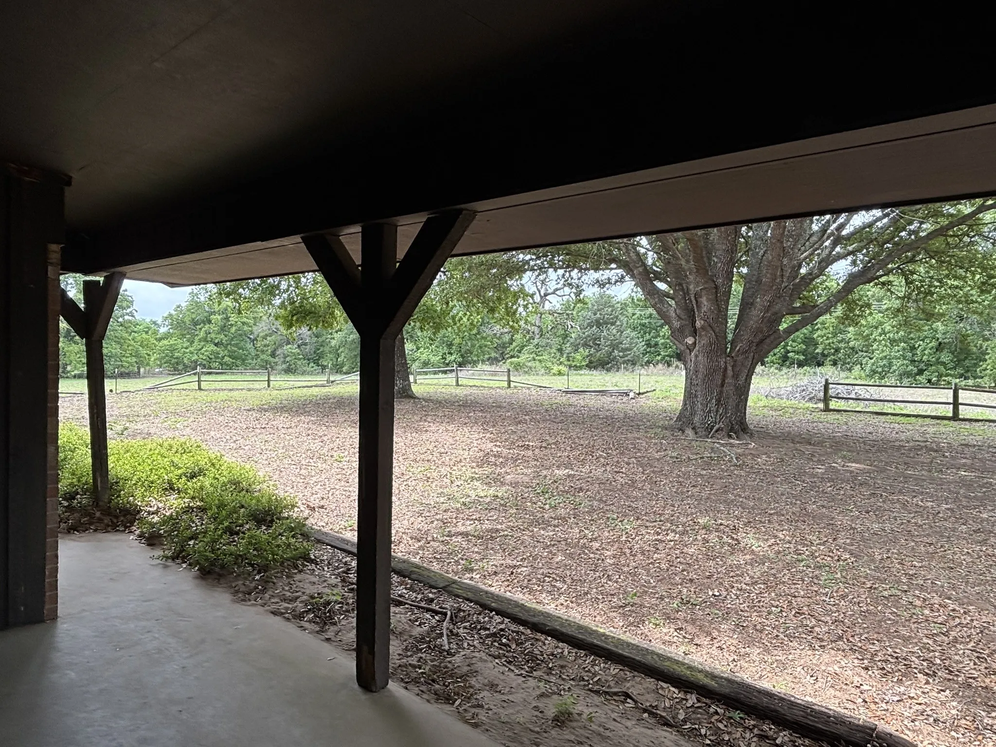 Single Family Residence For Sale in Henderson County , 14070 County Road 3520, Brownsboro, Texas 75756, 3 Bedroom, 2 Bathroom, Garage spaces, 2,798 Sqft, built in 1981, Preowned, mls#21239652, Real Estate Agent in Brownsboro, Homes For Sale in Henderson county, Homes For Sale in Brownsboro, Realtor in Brownsboro Texas, Real Estate Brokerage Independent Realty Texas, Luminita Cordes Realtor