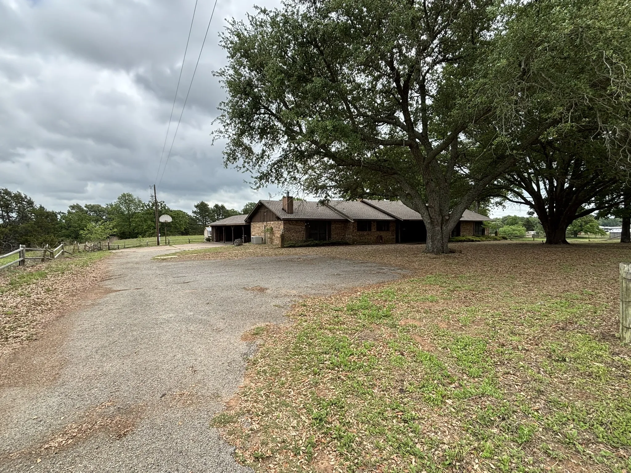 Single Family Residence For Sale in Henderson County , 14070 County Road 3520, Brownsboro, Texas 75756, 3 Bedroom, 2 Bathroom, Garage spaces, 2,798 Sqft, built in 1981, Preowned, mls#21239652, Real Estate Agent in Brownsboro, Homes For Sale in Henderson county, Homes For Sale in Brownsboro, Realtor in Brownsboro Texas, Real Estate Brokerage Independent Realty Texas, Luminita Cordes Realtor