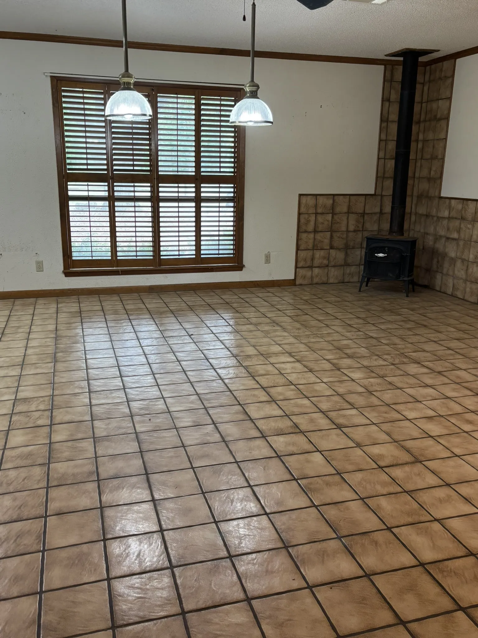 Single Family Residence For Sale in Henderson County , 14070 County Road 3520, Brownsboro, Texas 75756, 3 Bedroom, 2 Bathroom, Garage spaces, 2,798 Sqft, built in 1981, Preowned, mls#21239652, Real Estate Agent in Brownsboro, Homes For Sale in Henderson county, Homes For Sale in Brownsboro, Realtor in Brownsboro Texas, Real Estate Brokerage Independent Realty Texas, Luminita Cordes Realtor