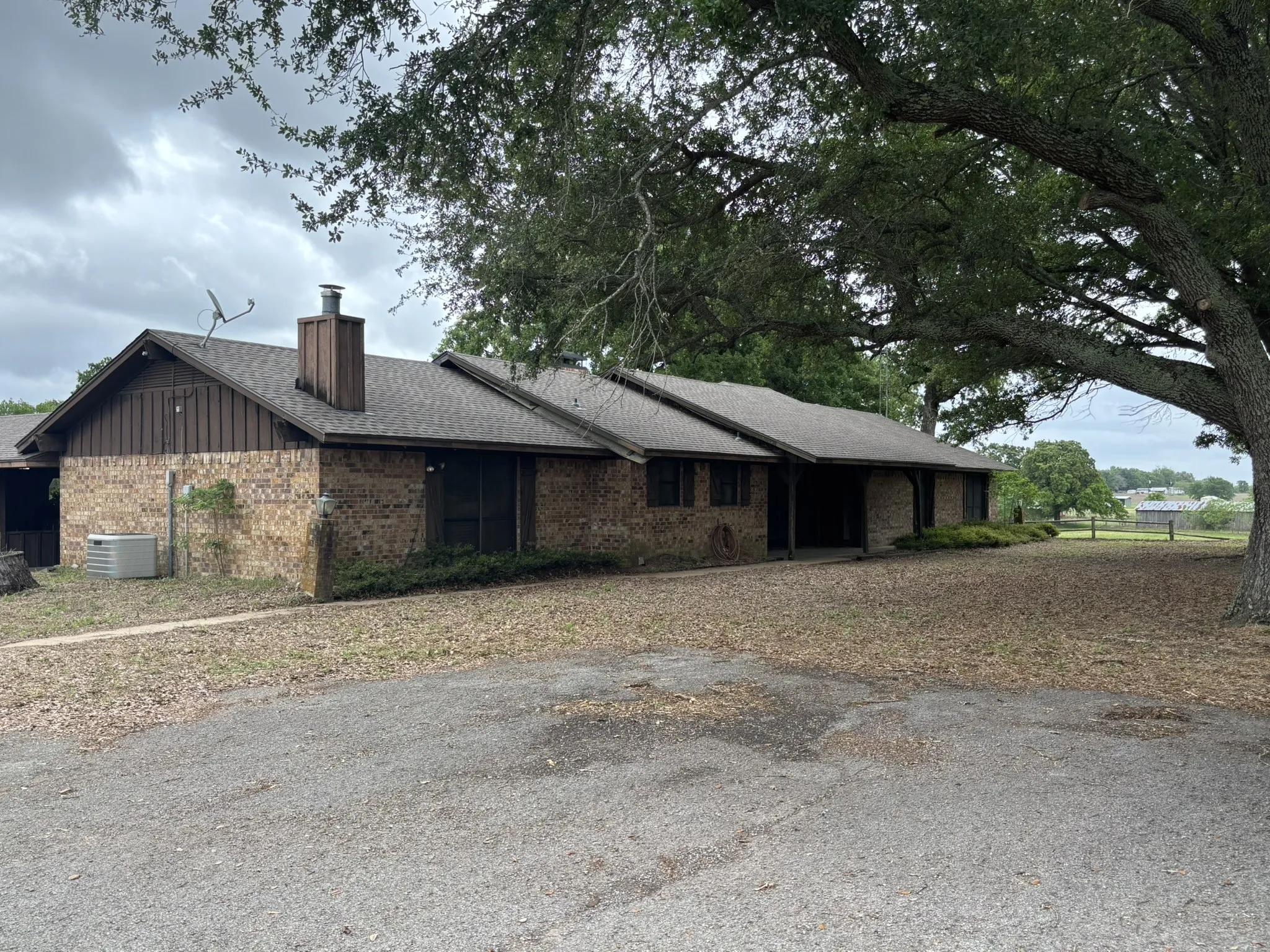 Single Family Residence For Sale in Henderson County , 14070 County Road 3520, Brownsboro, Texas 75756, 3 Bedroom, 2 Bathroom, Garage spaces, 2,798 Sqft, built in 1981, Preowned, mls#21239652, Real Estate Agent in Brownsboro, Homes For Sale in Henderson county, Homes For Sale in Brownsboro, Realtor in Brownsboro Texas, Real Estate Brokerage Independent Realty Texas, Luminita Cordes Realtor