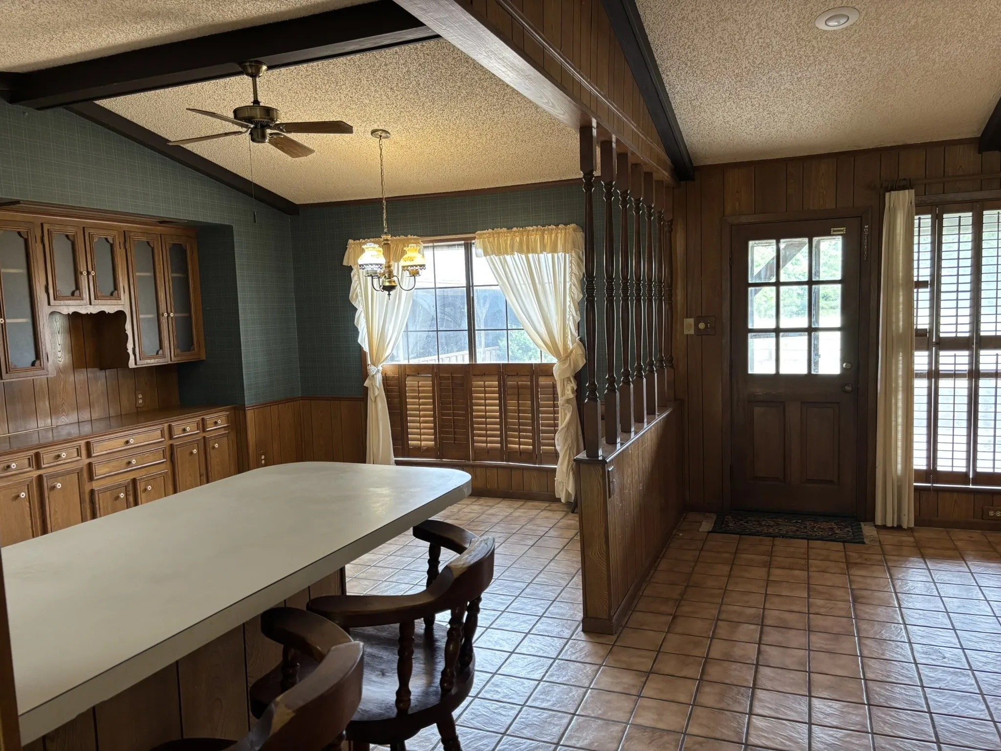 Single Family Residence For Sale in Henderson County , 14070 County Road 3520, Brownsboro, Texas 75756, 3 Bedroom, 2 Bathroom, Garage spaces, 2,798 Sqft, built in 1981, Preowned, mls#21239652, Real Estate Agent in Brownsboro, Homes For Sale in Henderson county, Homes For Sale in Brownsboro, Realtor in Brownsboro Texas, Real Estate Brokerage Independent Realty Texas, Luminita Cordes Realtor