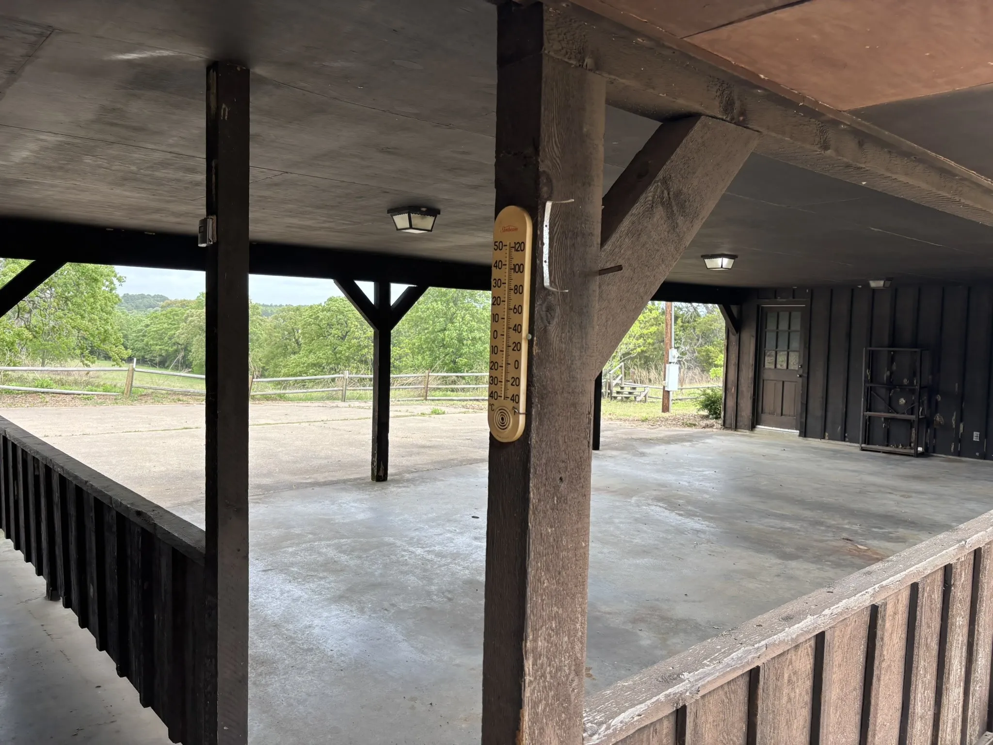 Single Family Residence For Sale in Henderson County , 14070 County Road 3520, Brownsboro, Texas 75756, 3 Bedroom, 2 Bathroom, Garage spaces, 2,798 Sqft, built in 1981, Preowned, mls#21239652, Real Estate Agent in Brownsboro, Homes For Sale in Henderson county, Homes For Sale in Brownsboro, Realtor in Brownsboro Texas, Real Estate Brokerage Independent Realty Texas, Luminita Cordes Realtor