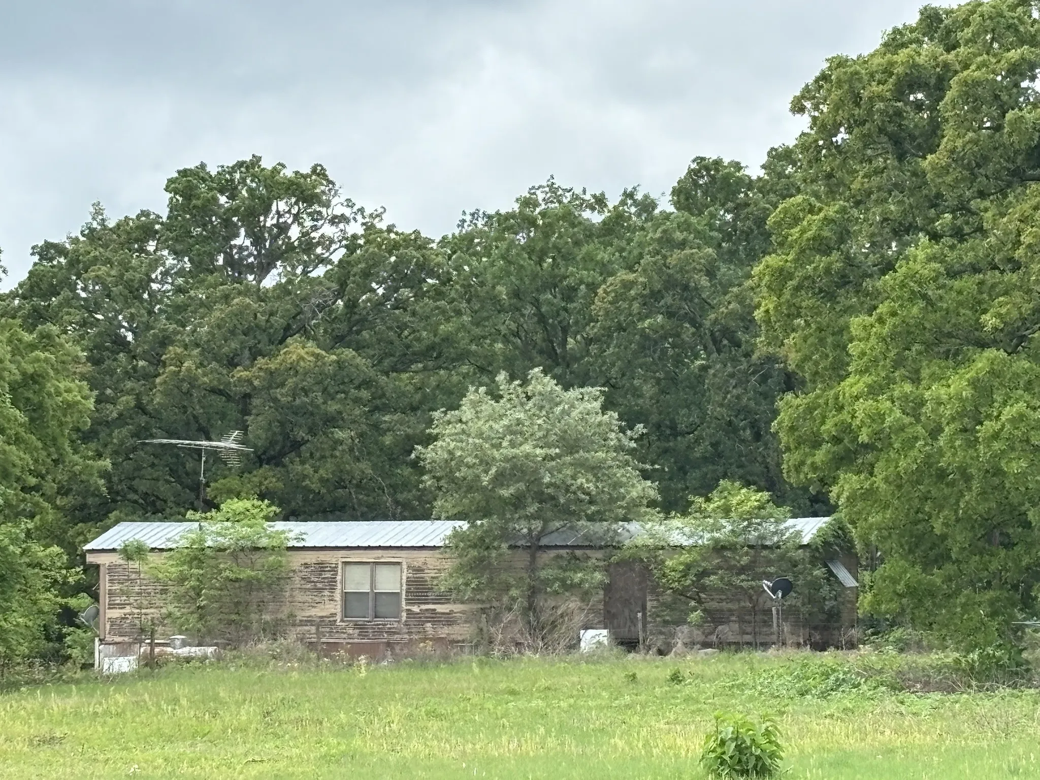 Single Family Residence For Sale in Henderson County , 14070 County Road 3520, Brownsboro, Texas 75756, 3 Bedroom, 2 Bathroom, Garage spaces, 2,798 Sqft, built in 1981, Preowned, mls#21239652, Real Estate Agent in Brownsboro, Homes For Sale in Henderson county, Homes For Sale in Brownsboro, Realtor in Brownsboro Texas, Real Estate Brokerage Independent Realty Texas, Luminita Cordes Realtor