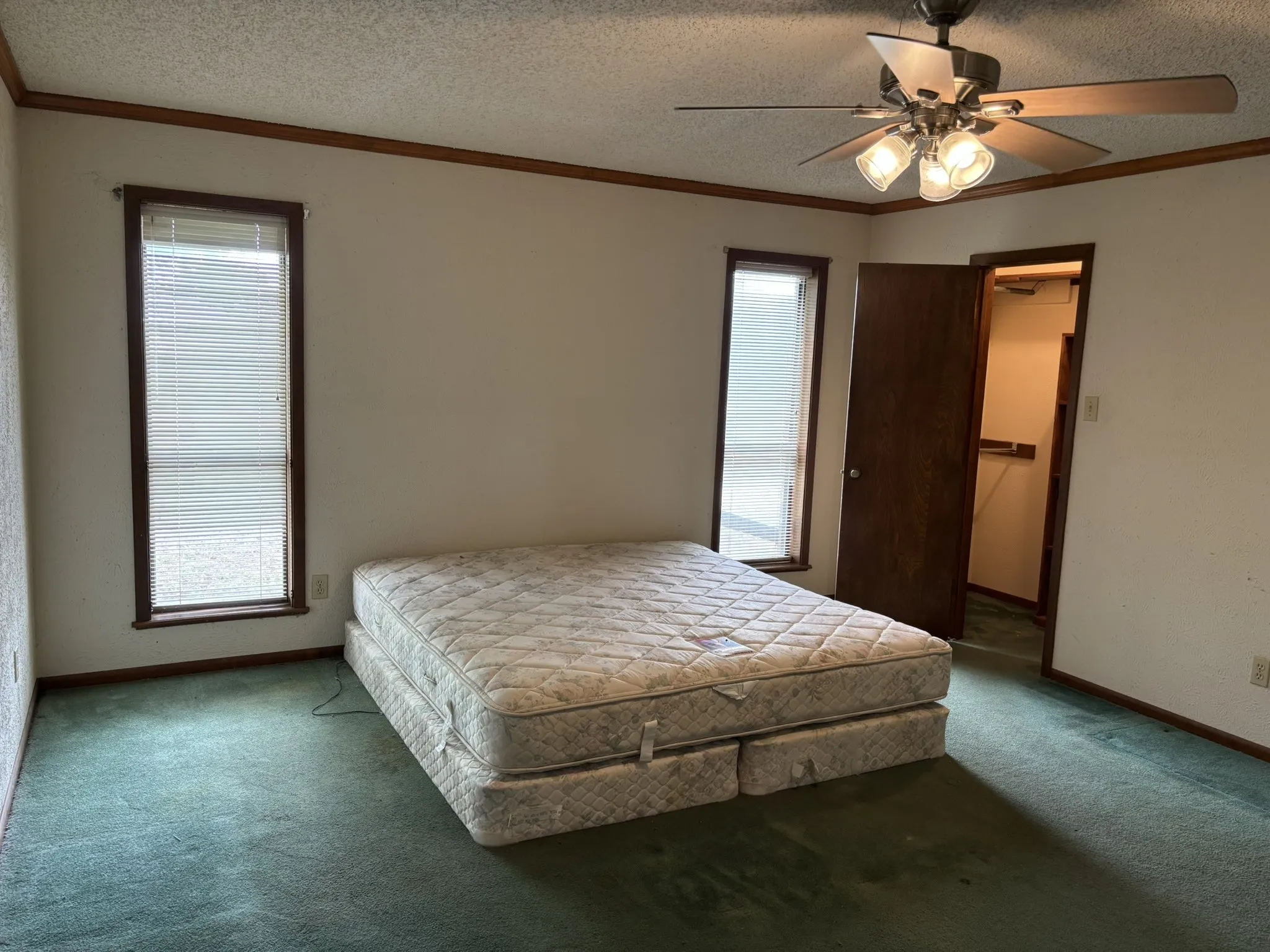 Single Family Residence For Sale in Henderson County , 14070 County Road 3520, Brownsboro, Texas 75756, 3 Bedroom, 2 Bathroom, Garage spaces, 2,798 Sqft, built in 1981, Preowned, mls#21239652, Real Estate Agent in Brownsboro, Homes For Sale in Henderson county, Homes For Sale in Brownsboro, Realtor in Brownsboro Texas, Real Estate Brokerage Independent Realty Texas, Luminita Cordes Realtor