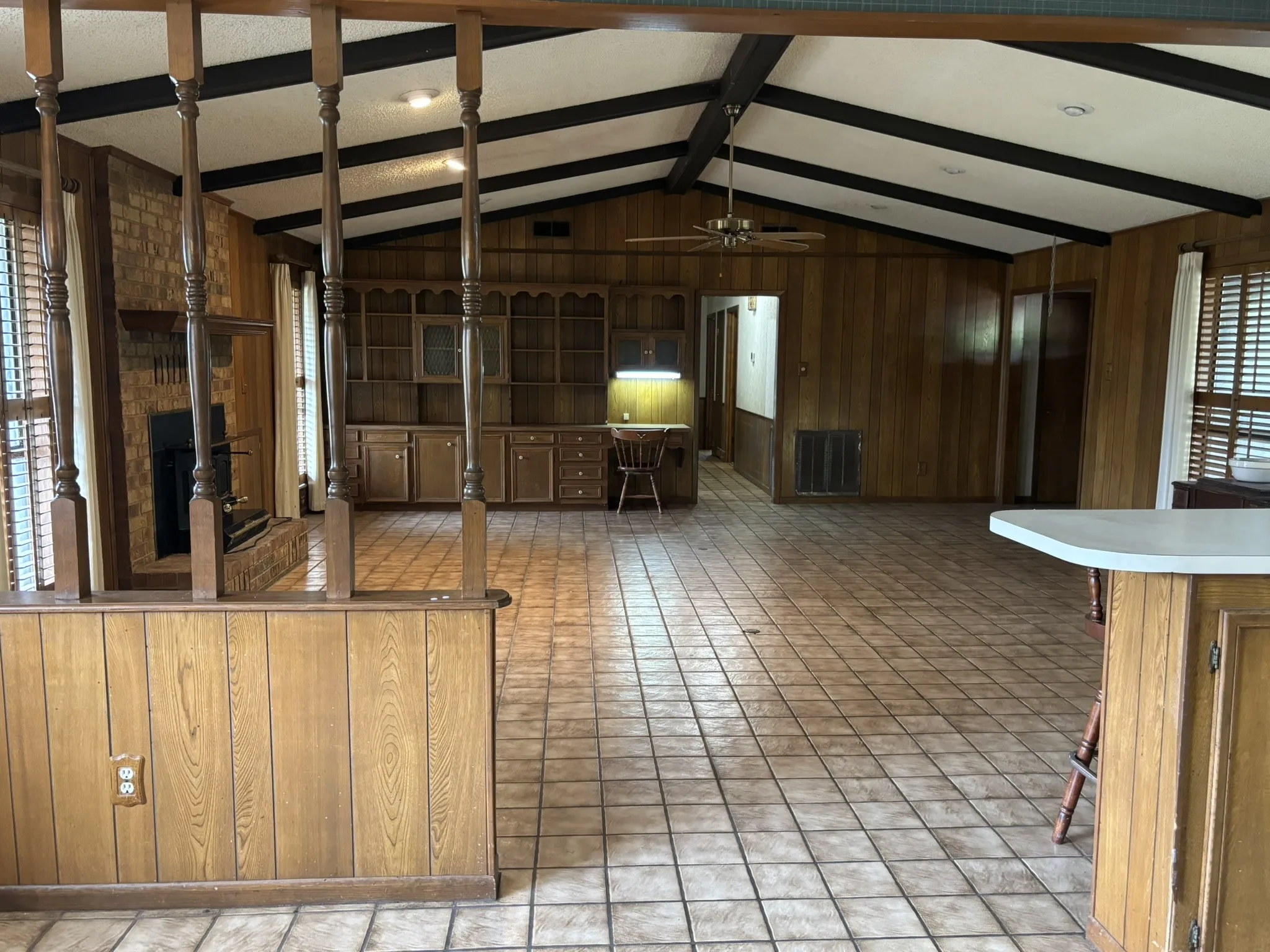 Single Family Residence For Sale in Henderson County , 14070 County Road 3520, Brownsboro, Texas 75756, 3 Bedroom, 2 Bathroom, Garage spaces, 2,798 Sqft, built in 1981, Preowned, mls#21239652, Real Estate Agent in Brownsboro, Homes For Sale in Henderson county, Homes For Sale in Brownsboro, Realtor in Brownsboro Texas, Real Estate Brokerage Independent Realty Texas, Luminita Cordes Realtor