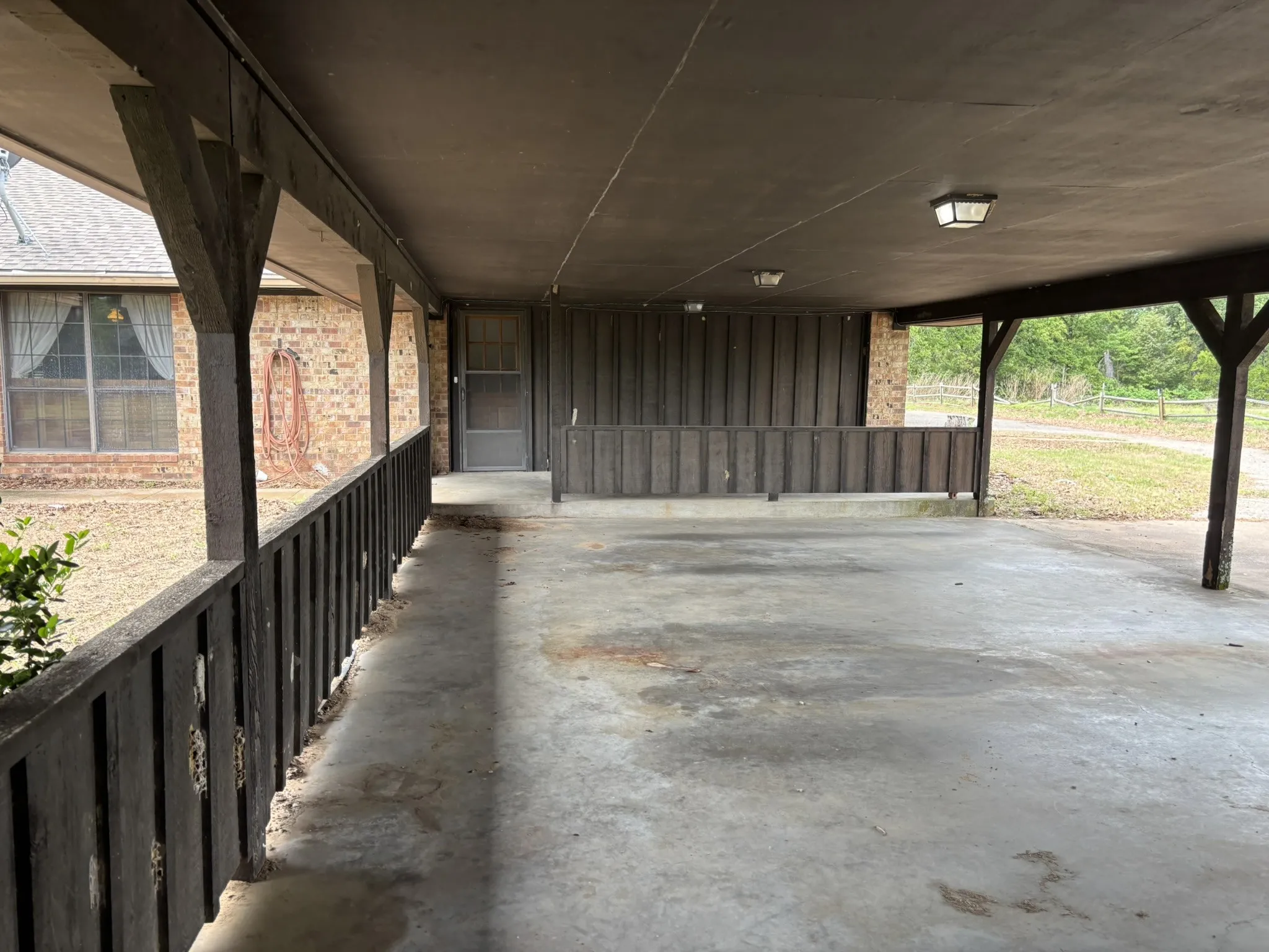 Single Family Residence For Sale in Henderson County , 14070 County Road 3520, Brownsboro, Texas 75756, 3 Bedroom, 2 Bathroom, Garage spaces, 2,798 Sqft, built in 1981, Preowned, mls#21239652, Real Estate Agent in Brownsboro, Homes For Sale in Henderson county, Homes For Sale in Brownsboro, Realtor in Brownsboro Texas, Real Estate Brokerage Independent Realty Texas, Luminita Cordes Realtor