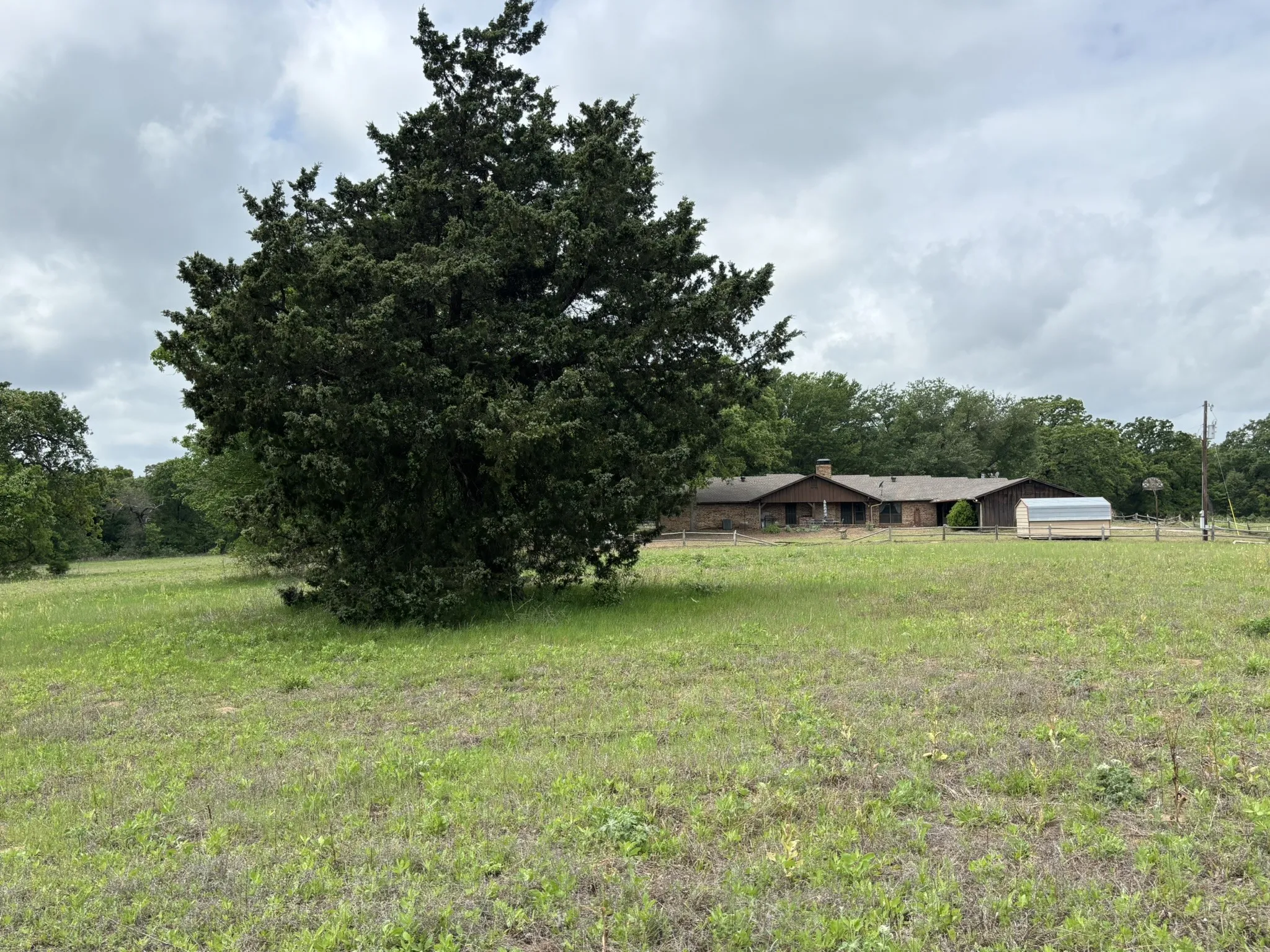 Single Family Residence For Sale in Henderson County , 14070 County Road 3520, Brownsboro, Texas 75756, 3 Bedroom, 2 Bathroom, Garage spaces, 2,798 Sqft, built in 1981, Preowned, mls#21239652, Real Estate Agent in Brownsboro, Homes For Sale in Henderson county, Homes For Sale in Brownsboro, Realtor in Brownsboro Texas, Real Estate Brokerage Independent Realty Texas, Luminita Cordes Realtor