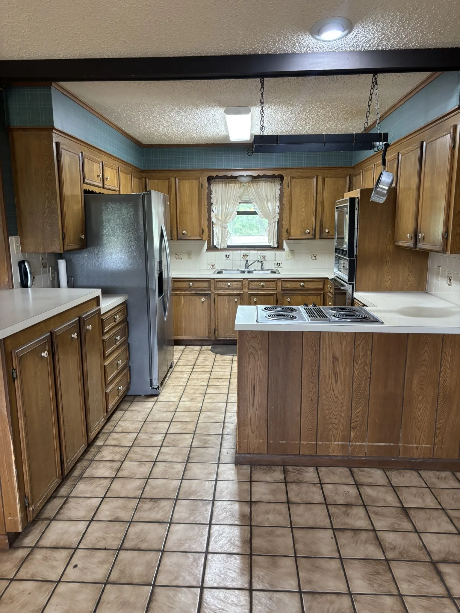 Single Family Residence For Sale in Henderson County , 14070 County Road 3520, Brownsboro, Texas 75756, 3 Bedroom, 2 Bathroom, Garage spaces, 2,798 Sqft, built in 1981, Preowned, mls#21239652, Real Estate Agent in Brownsboro, Homes For Sale in Henderson county, Homes For Sale in Brownsboro, Realtor in Brownsboro Texas, Real Estate Brokerage Independent Realty Texas, Luminita Cordes Realtor