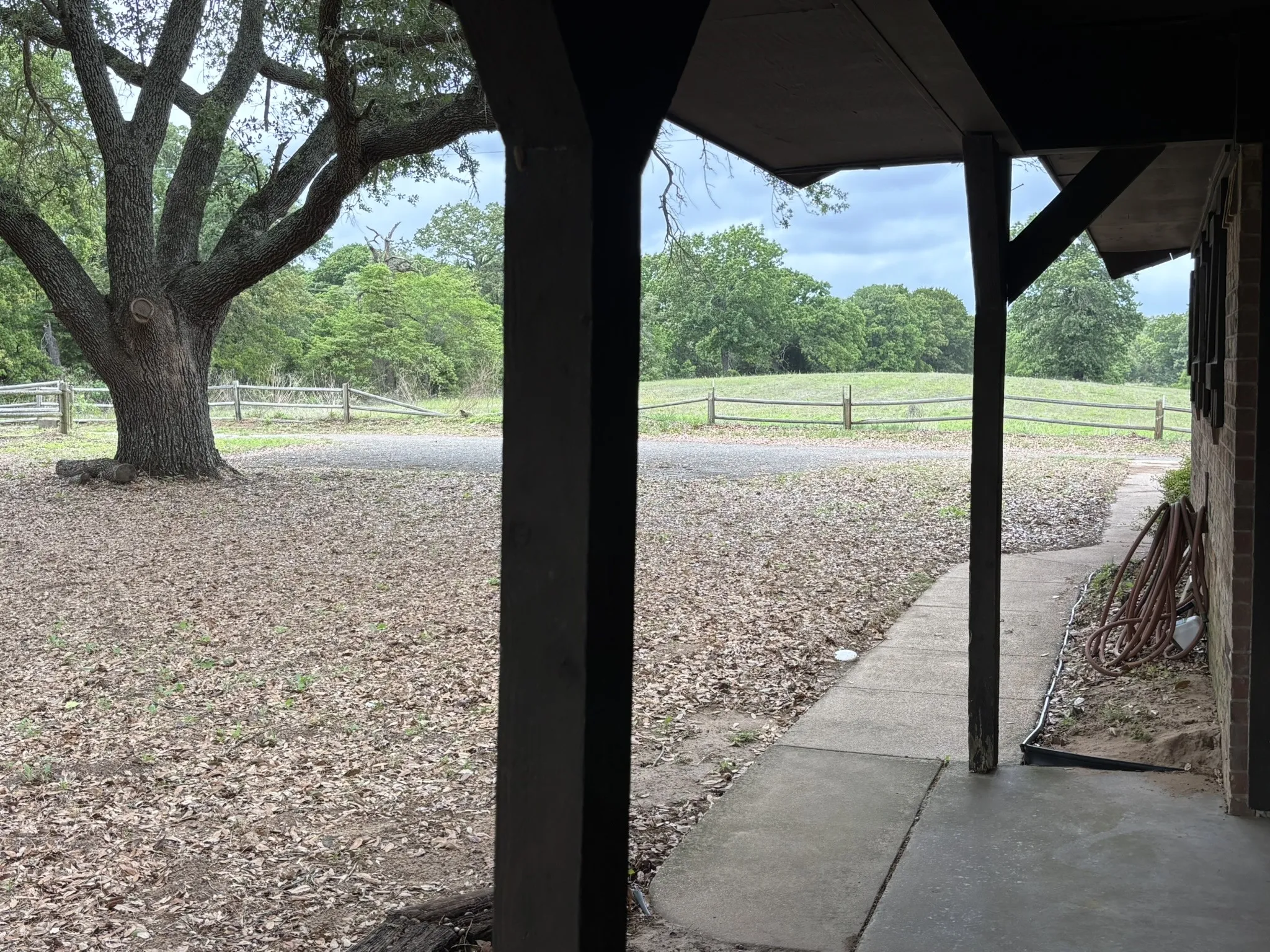 Single Family Residence For Sale in Henderson County , 14070 County Road 3520, Brownsboro, Texas 75756, 3 Bedroom, 2 Bathroom, Garage spaces, 2,798 Sqft, built in 1981, Preowned, mls#21239652, Real Estate Agent in Brownsboro, Homes For Sale in Henderson county, Homes For Sale in Brownsboro, Realtor in Brownsboro Texas, Real Estate Brokerage Independent Realty Texas, Luminita Cordes Realtor