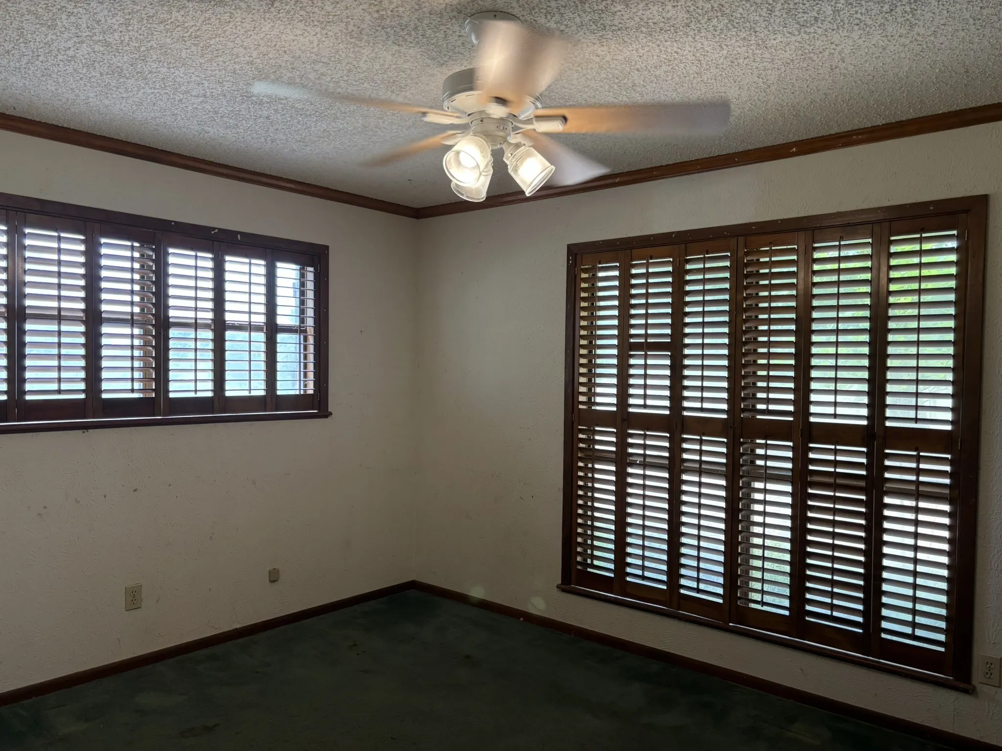 Single Family Residence For Sale in Henderson County , 14070 County Road 3520, Brownsboro, Texas 75756, 3 Bedroom, 2 Bathroom, Garage spaces, 2,798 Sqft, built in 1981, Preowned, mls#21239652, Real Estate Agent in Brownsboro, Homes For Sale in Henderson county, Homes For Sale in Brownsboro, Realtor in Brownsboro Texas, Real Estate Brokerage Independent Realty Texas, Luminita Cordes Realtor