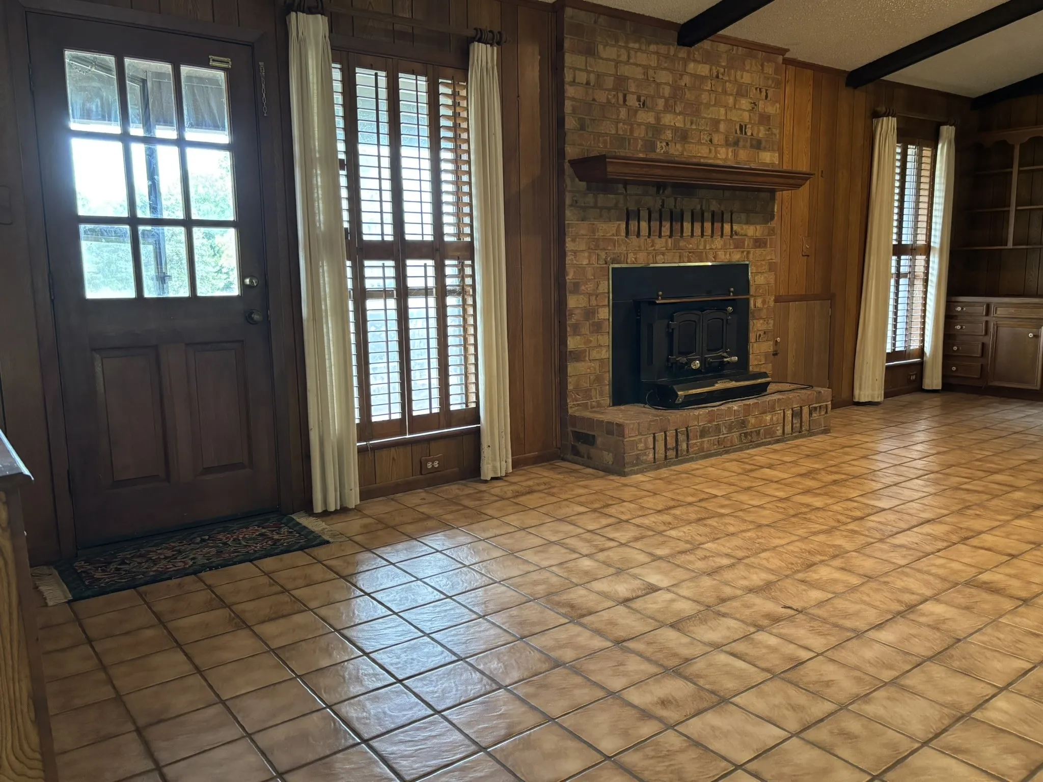 Single Family Residence For Sale in Henderson County , 14070 County Road 3520, Brownsboro, Texas 75756, 3 Bedroom, 2 Bathroom, Garage spaces, 2,798 Sqft, built in 1981, Preowned, mls#21239652, Real Estate Agent in Brownsboro, Homes For Sale in Henderson county, Homes For Sale in Brownsboro, Realtor in Brownsboro Texas, Real Estate Brokerage Independent Realty Texas, Luminita Cordes Realtor