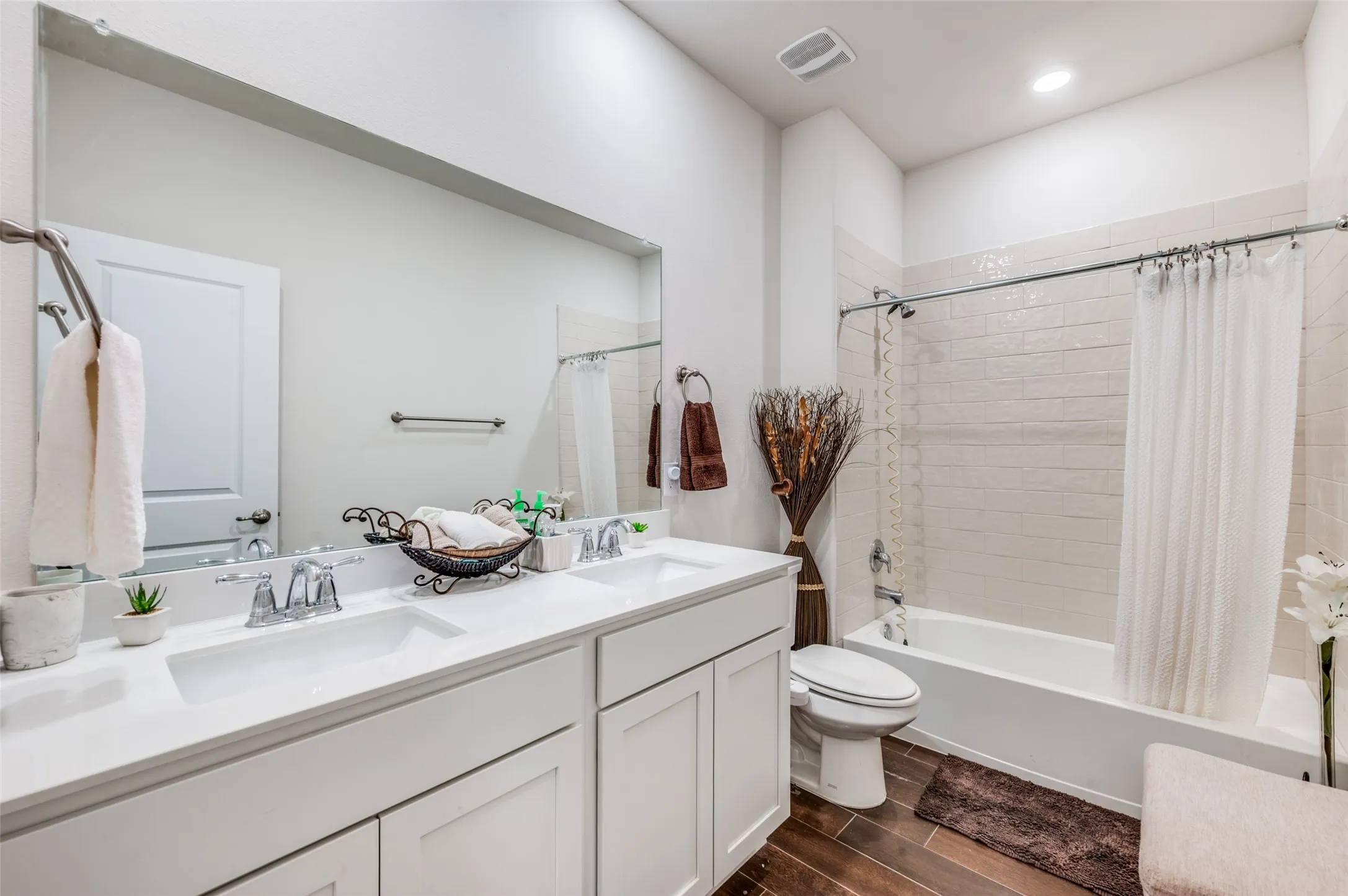 Single Family Residence For Sale in Denton County , 1745 Elise Lane, Little Elm, Texas 76227, 4 Bedroom, 3 Bathroom, 2 Garage spaces, 2,235 Sqft, built in 2022, mls#21239533, Real Estate Agent in Little Elm, Homes For Sale in Denton county, Homes For Sale in Little Elm, Realtor in Little Elm Texas, Real Estate Brokerage Independent Realty Texas, Luminita Cordes Realtor