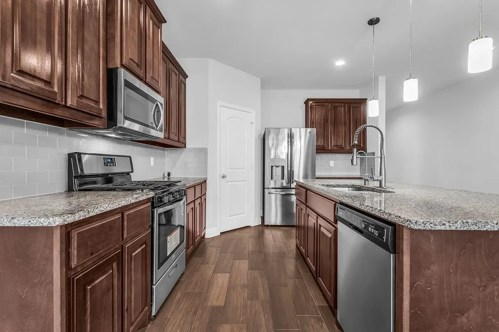 Single Family Residence For Sale in Tarrant County , 3732 Trillium Drive, Fort Worth, Texas 76244, 4 Bedroom, 3 Bathroom, 2 Garage spaces, 2,866 Sqft, built in 2021, Preowned, mls#21239094, Real Estate Agent in Fort Worth, Homes For Sale in Tarrant county, Homes For Sale in Fort Worth, Realtor in Fort Worth Texas, Real Estate Brokerage Independent Realty Texas, Luminita Cordes Realtor