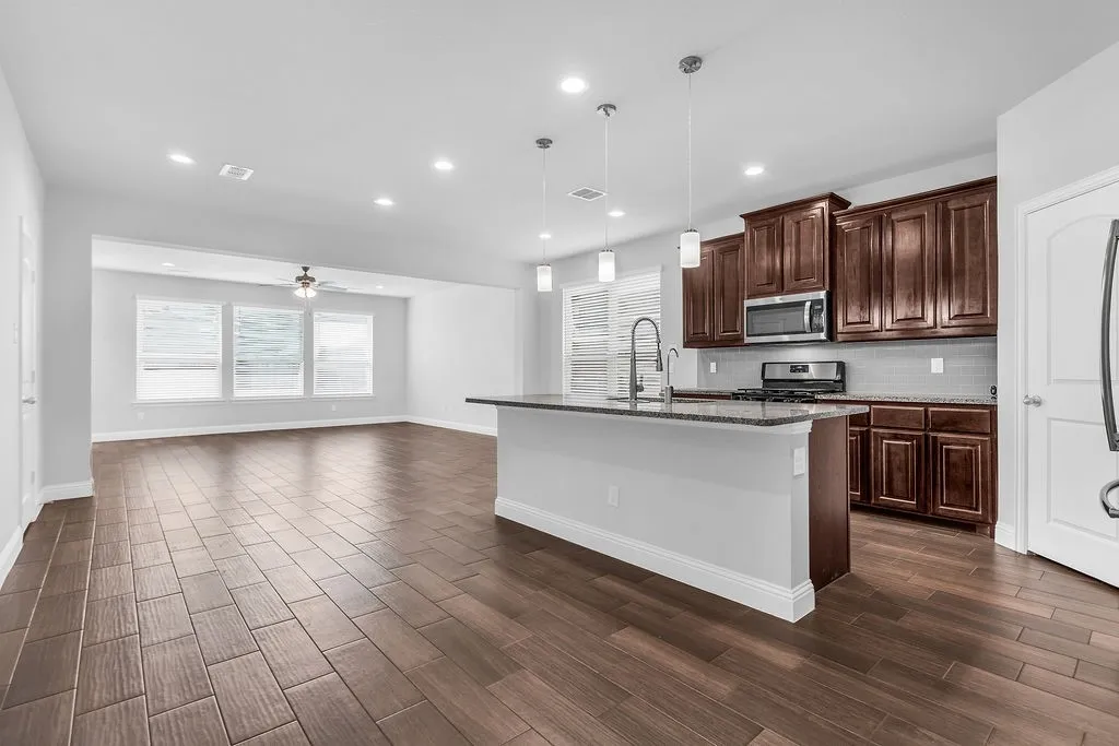 Single Family Residence For Sale in Tarrant County , 3732 Trillium Drive, Fort Worth, Texas 76244, 4 Bedroom, 3 Bathroom, 2 Garage spaces, 2,866 Sqft, built in 2021, Preowned, mls#21239094, Real Estate Agent in Fort Worth, Homes For Sale in Tarrant county, Homes For Sale in Fort Worth, Realtor in Fort Worth Texas, Real Estate Brokerage Independent Realty Texas, Luminita Cordes Realtor