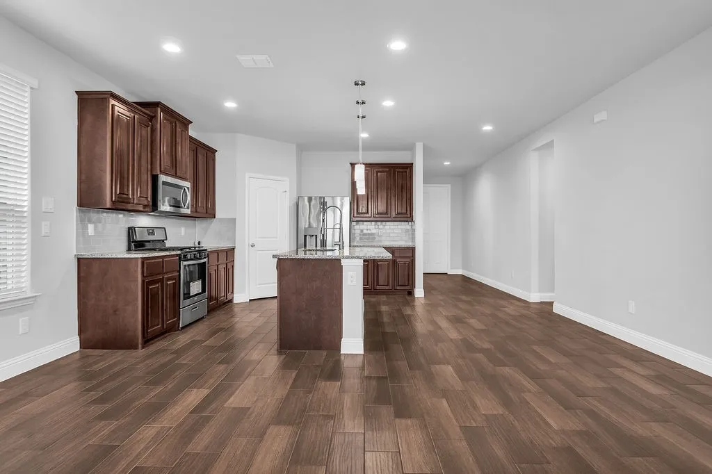 Single Family Residence For Sale in Tarrant County , 3732 Trillium Drive, Fort Worth, Texas 76244, 4 Bedroom, 3 Bathroom, 2 Garage spaces, 2,866 Sqft, built in 2021, Preowned, mls#21239094, Real Estate Agent in Fort Worth, Homes For Sale in Tarrant county, Homes For Sale in Fort Worth, Realtor in Fort Worth Texas, Real Estate Brokerage Independent Realty Texas, Luminita Cordes Realtor