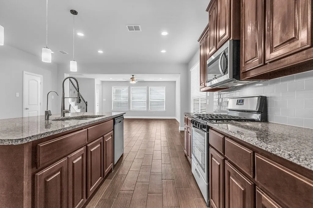 Single Family Residence For Sale in Tarrant County , 3732 Trillium Drive, Fort Worth, Texas 76244, 4 Bedroom, 3 Bathroom, 2 Garage spaces, 2,866 Sqft, built in 2021, Preowned, mls#21239094, Real Estate Agent in Fort Worth, Homes For Sale in Tarrant county, Homes For Sale in Fort Worth, Realtor in Fort Worth Texas, Real Estate Brokerage Independent Realty Texas, Luminita Cordes Realtor