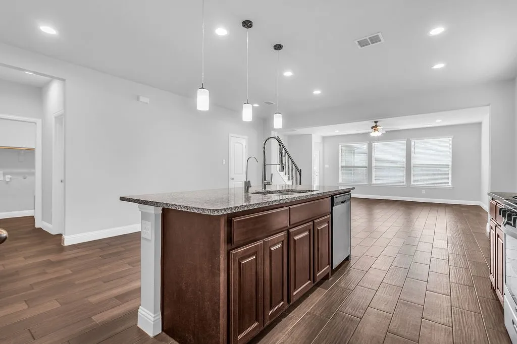 Single Family Residence For Sale in Tarrant County , 3732 Trillium Drive, Fort Worth, Texas 76244, 4 Bedroom, 3 Bathroom, 2 Garage spaces, 2,866 Sqft, built in 2021, Preowned, mls#21239094, Real Estate Agent in Fort Worth, Homes For Sale in Tarrant county, Homes For Sale in Fort Worth, Realtor in Fort Worth Texas, Real Estate Brokerage Independent Realty Texas, Luminita Cordes Realtor
