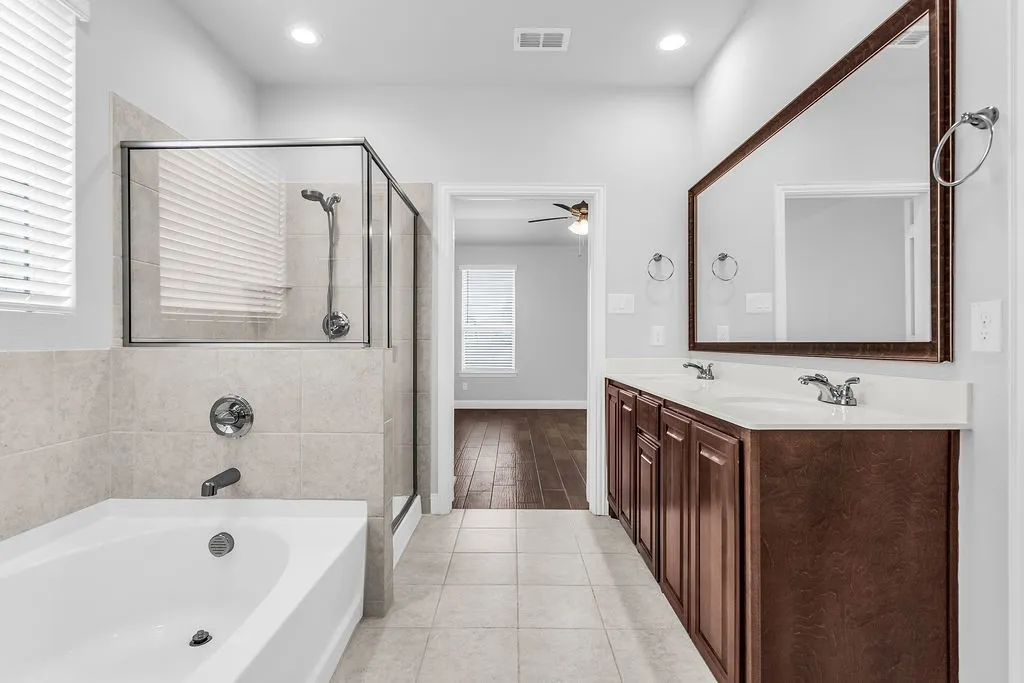 Single Family Residence For Sale in Tarrant County , 3732 Trillium Drive, Fort Worth, Texas 76244, 4 Bedroom, 3 Bathroom, 2 Garage spaces, 2,866 Sqft, built in 2021, Preowned, mls#21239094, Real Estate Agent in Fort Worth, Homes For Sale in Tarrant county, Homes For Sale in Fort Worth, Realtor in Fort Worth Texas, Real Estate Brokerage Independent Realty Texas, Luminita Cordes Realtor