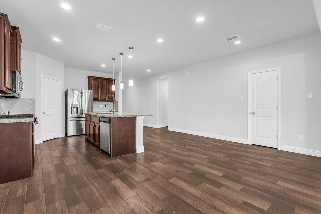 Single Family Residence For Sale in Tarrant County , 3732 Trillium Drive, Fort Worth, Texas 76244, 4 Bedroom, 3 Bathroom, 2 Garage spaces, 2,866 Sqft, built in 2021, Preowned, mls#21239094, Real Estate Agent in Fort Worth, Homes For Sale in Tarrant county, Homes For Sale in Fort Worth, Realtor in Fort Worth Texas, Real Estate Brokerage Independent Realty Texas, Luminita Cordes Realtor