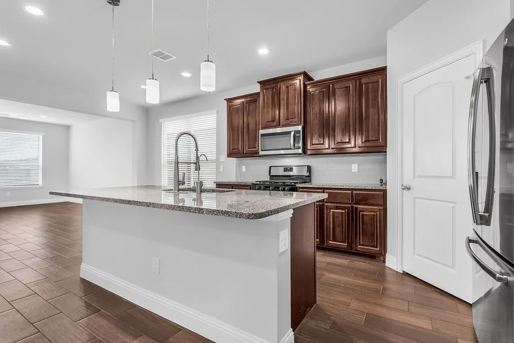 Single Family Residence For Sale in Tarrant County , 3732 Trillium Drive, Fort Worth, Texas 76244, 4 Bedroom, 3 Bathroom, 2 Garage spaces, 2,866 Sqft, built in 2021, Preowned, mls#21239094, Real Estate Agent in Fort Worth, Homes For Sale in Tarrant county, Homes For Sale in Fort Worth, Realtor in Fort Worth Texas, Real Estate Brokerage Independent Realty Texas, Luminita Cordes Realtor