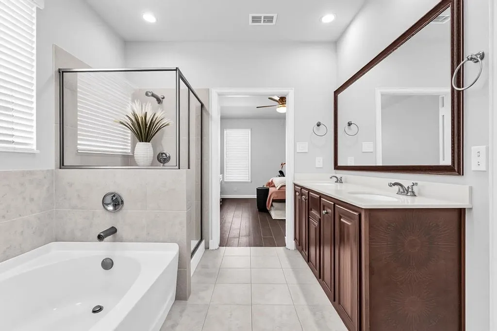 Single Family Residence For Sale in Tarrant County , 3732 Trillium Drive, Fort Worth, Texas 76244, 4 Bedroom, 3 Bathroom, 2 Garage spaces, 2,866 Sqft, built in 2021, Preowned, mls#21239094, Real Estate Agent in Fort Worth, Homes For Sale in Tarrant county, Homes For Sale in Fort Worth, Realtor in Fort Worth Texas, Real Estate Brokerage Independent Realty Texas, Luminita Cordes Realtor