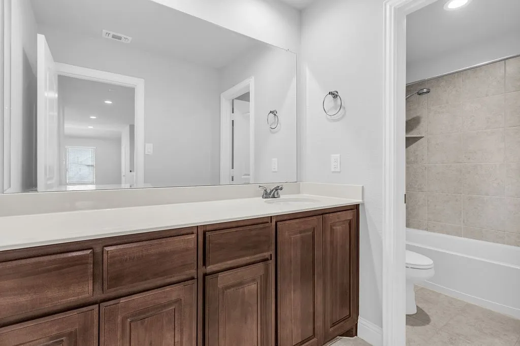 Single Family Residence For Sale in Tarrant County , 3732 Trillium Drive, Fort Worth, Texas 76244, 4 Bedroom, 3 Bathroom, 2 Garage spaces, 2,866 Sqft, built in 2021, Preowned, mls#21239094, Real Estate Agent in Fort Worth, Homes For Sale in Tarrant county, Homes For Sale in Fort Worth, Realtor in Fort Worth Texas, Real Estate Brokerage Independent Realty Texas, Luminita Cordes Realtor