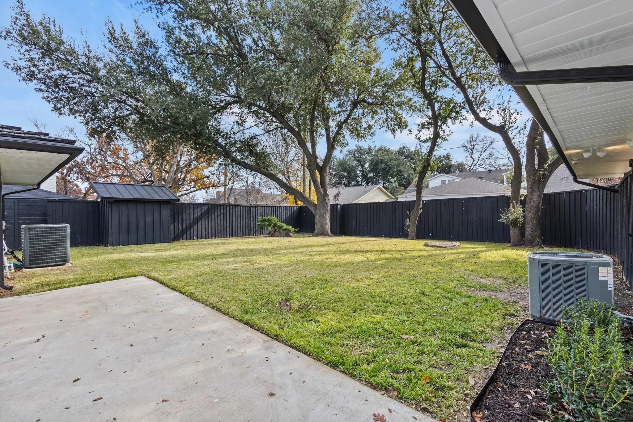Single Family Residence For Sale in Dallas County , 7938 Hillfawn Circle, Dallas, Texas 75248, 4 Bedroom, 3 Bathroom, 2 Garage spaces, 3,589 Sqft, built in 1971, Preowned, mls#21241009, Real Estate Agent in Dallas, Homes For Sale in Dallas county, Homes For Sale in Dallas, Realtor in Dallas Texas, Real Estate Brokerage Independent Realty Texas, Luminita Cordes Realtor