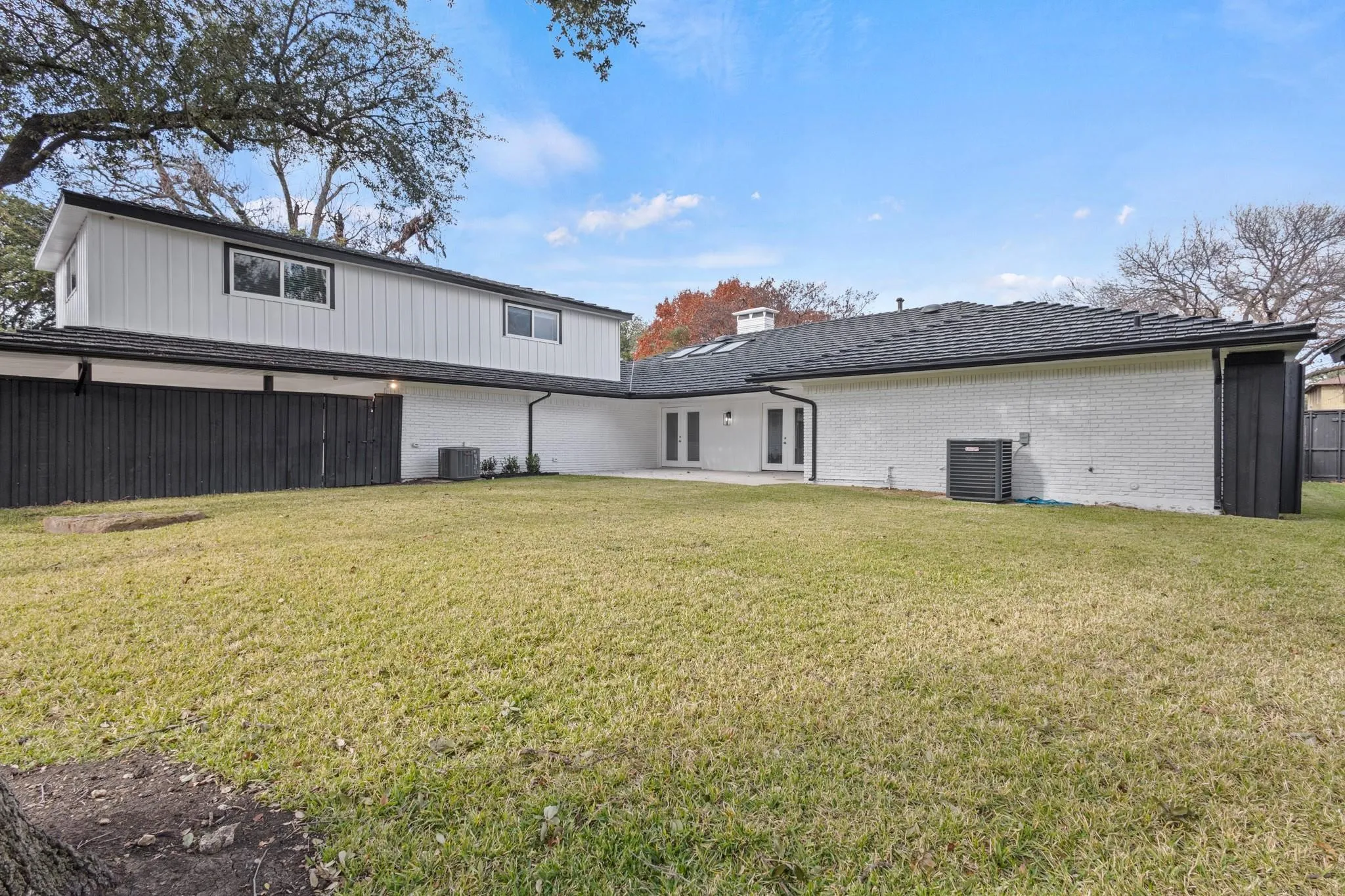 Single Family Residence For Sale in Dallas County , 7938 Hillfawn Circle, Dallas, Texas 75248, 4 Bedroom, 3 Bathroom, 2 Garage spaces, 3,589 Sqft, built in 1971, Preowned, mls#21241009, Real Estate Agent in Dallas, Homes For Sale in Dallas county, Homes For Sale in Dallas, Realtor in Dallas Texas, Real Estate Brokerage Independent Realty Texas, Luminita Cordes Realtor