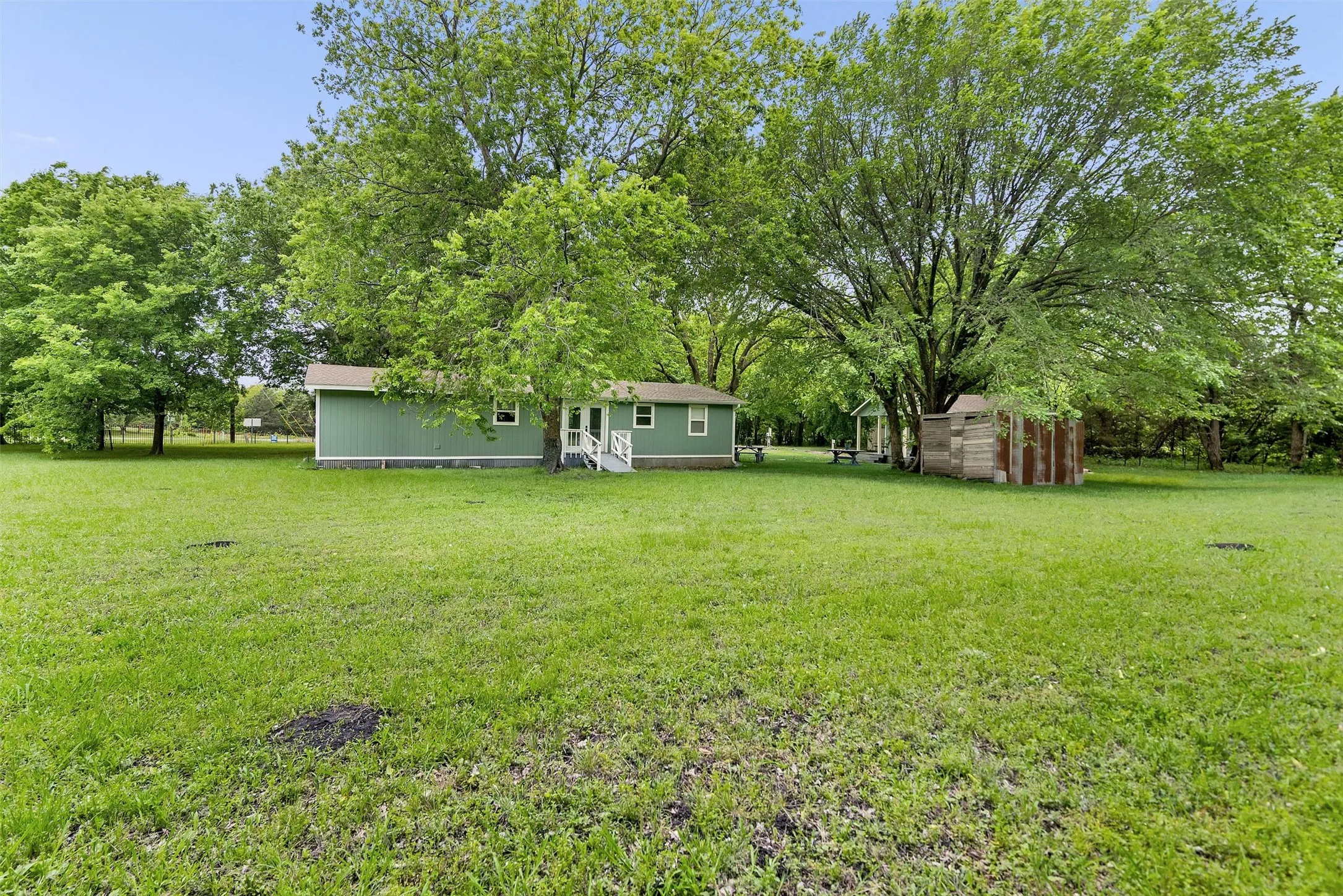 Single Family Residence For Sale in Collin County , 8546 County Road 500, Blue Ridge, Texas 75424, 4 Bedroom, 2 Bathroom, Garage spaces, 1,296 Sqft, built in 1985, mls#21241095, Real Estate Agent in Blue Ridge, Homes For Sale in Collin county, Homes For Sale in Blue Ridge, Realtor in Blue Ridge Texas, Real Estate Brokerage Independent Realty Texas, Luminita Cordes Realtor