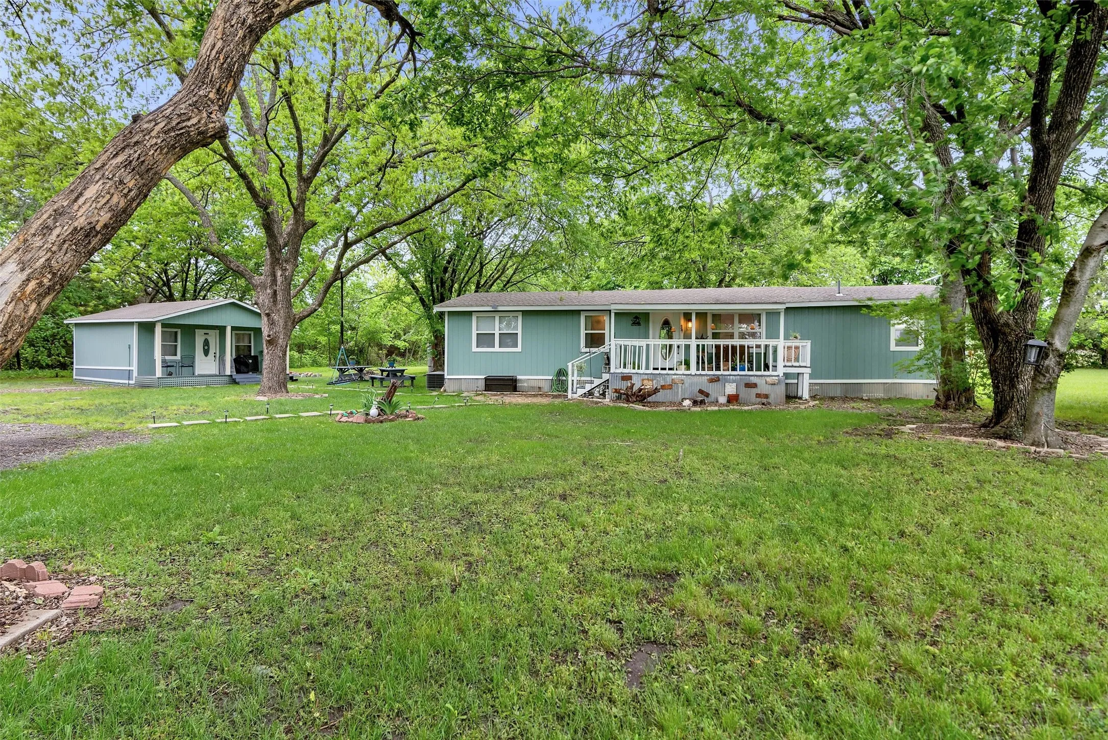 Single Family Residence For Sale in Collin County , 8546 County Road 500, Blue Ridge, Texas 75424, 4 Bedroom, 2 Bathroom, Garage spaces, 1,296 Sqft, built in 1985, mls#21241095, Real Estate Agent in Blue Ridge, Homes For Sale in Collin county, Homes For Sale in Blue Ridge, Realtor in Blue Ridge Texas, Real Estate Brokerage Independent Realty Texas, Luminita Cordes Realtor