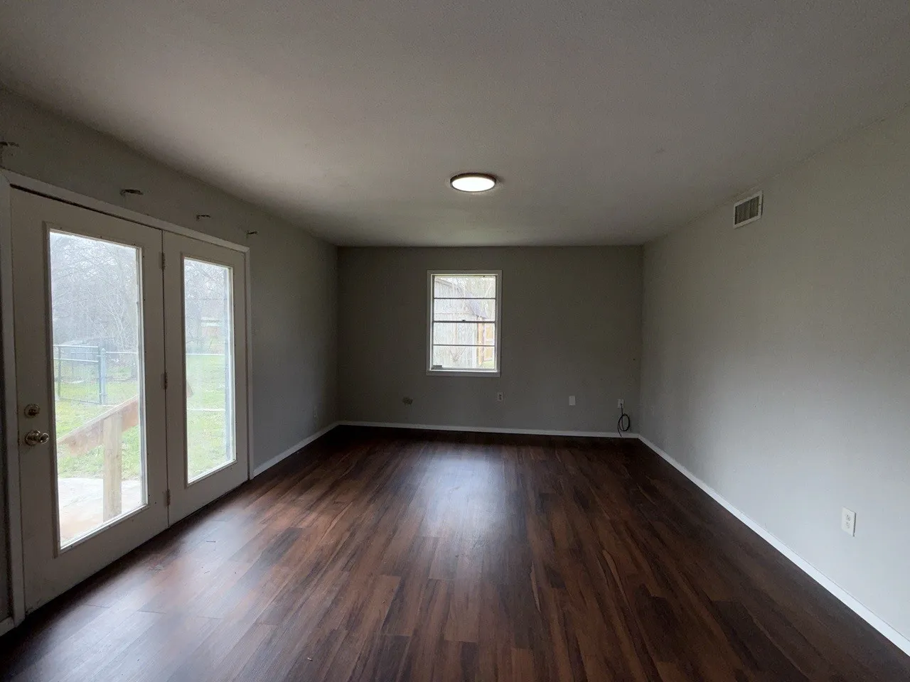 Single Family Residence For Sale in Henderson County , 410 Lone Star Road, Trinidad, Texas 75163, 3 Bedroom, 2 Bathroom, 2 Garage spaces, 2,238 Sqft, built in 1977, mls#21238616, Real Estate Agent in Trinidad, Homes For Sale in Henderson county, Homes For Sale in Trinidad, Realtor in Trinidad Texas, Real Estate Brokerage Independent Realty Texas, Luminita Cordes Realtor