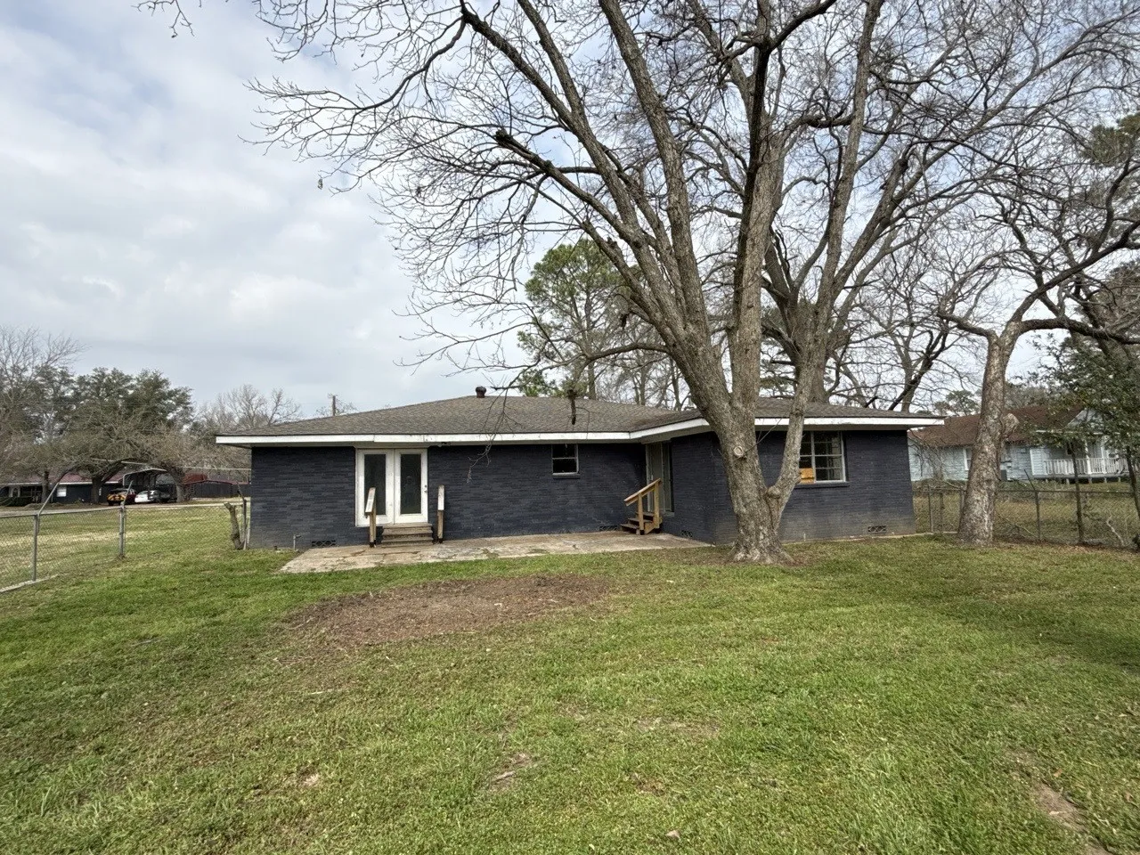 Single Family Residence For Sale in Henderson County , 410 Lone Star Road, Trinidad, Texas 75163, 3 Bedroom, 2 Bathroom, 2 Garage spaces, 2,238 Sqft, built in 1977, mls#21238616, Real Estate Agent in Trinidad, Homes For Sale in Henderson county, Homes For Sale in Trinidad, Realtor in Trinidad Texas, Real Estate Brokerage Independent Realty Texas, Luminita Cordes Realtor