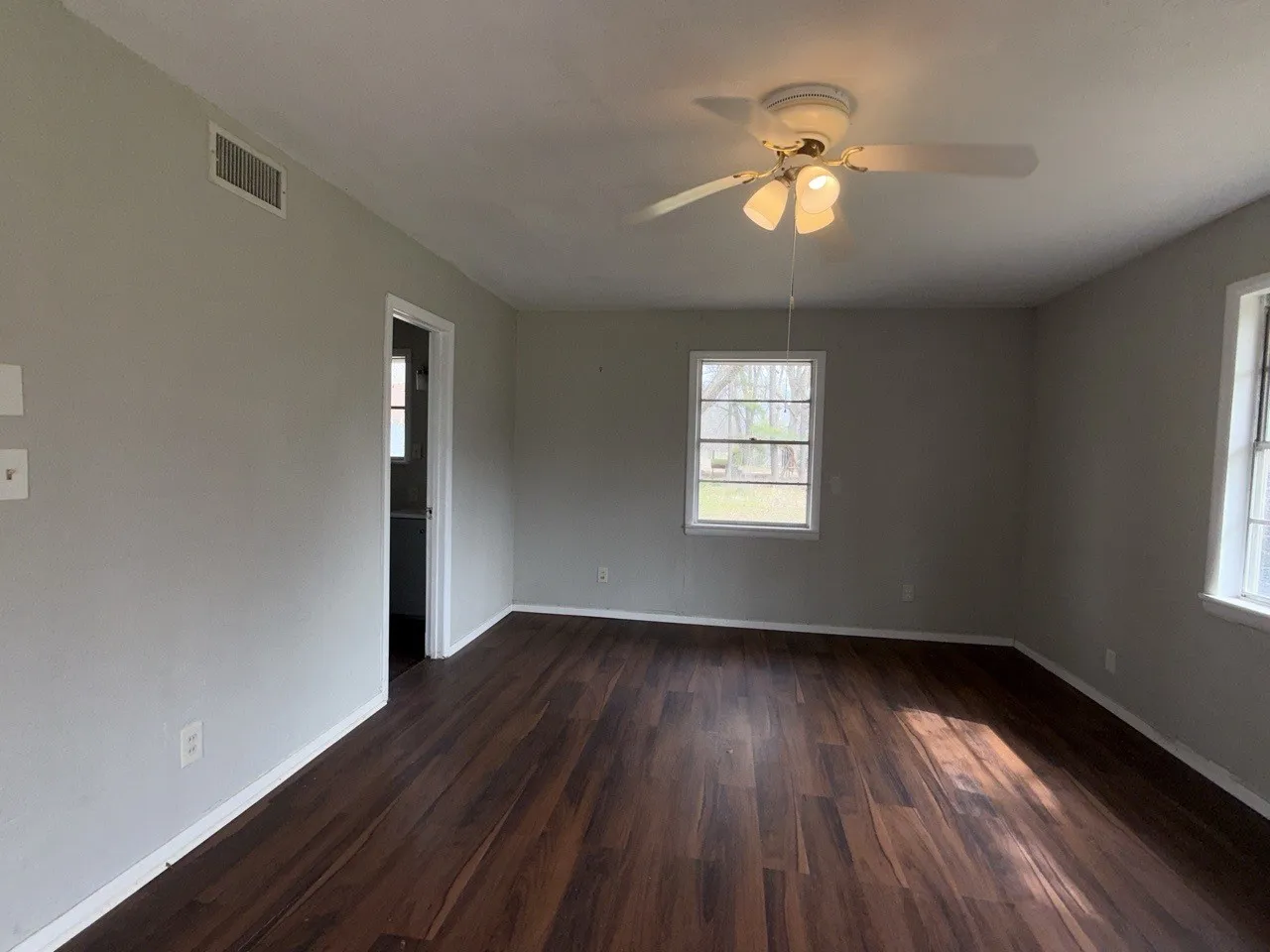 Single Family Residence For Sale in Henderson County , 410 Lone Star Road, Trinidad, Texas 75163, 3 Bedroom, 2 Bathroom, 2 Garage spaces, 2,238 Sqft, built in 1977, mls#21238616, Real Estate Agent in Trinidad, Homes For Sale in Henderson county, Homes For Sale in Trinidad, Realtor in Trinidad Texas, Real Estate Brokerage Independent Realty Texas, Luminita Cordes Realtor