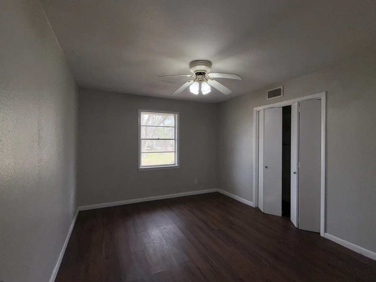 Single Family Residence For Sale in Henderson County , 410 Lone Star Road, Trinidad, Texas 75163, 3 Bedroom, 2 Bathroom, 2 Garage spaces, 2,238 Sqft, built in 1977, mls#21238616, Real Estate Agent in Trinidad, Homes For Sale in Henderson county, Homes For Sale in Trinidad, Realtor in Trinidad Texas, Real Estate Brokerage Independent Realty Texas, Luminita Cordes Realtor