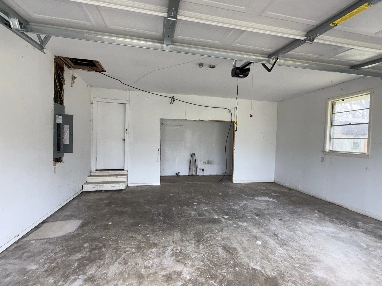 Single Family Residence For Sale in Henderson County , 410 Lone Star Road, Trinidad, Texas 75163, 3 Bedroom, 2 Bathroom, 2 Garage spaces, 2,238 Sqft, built in 1977, mls#21238616, Real Estate Agent in Trinidad, Homes For Sale in Henderson county, Homes For Sale in Trinidad, Realtor in Trinidad Texas, Real Estate Brokerage Independent Realty Texas, Luminita Cordes Realtor