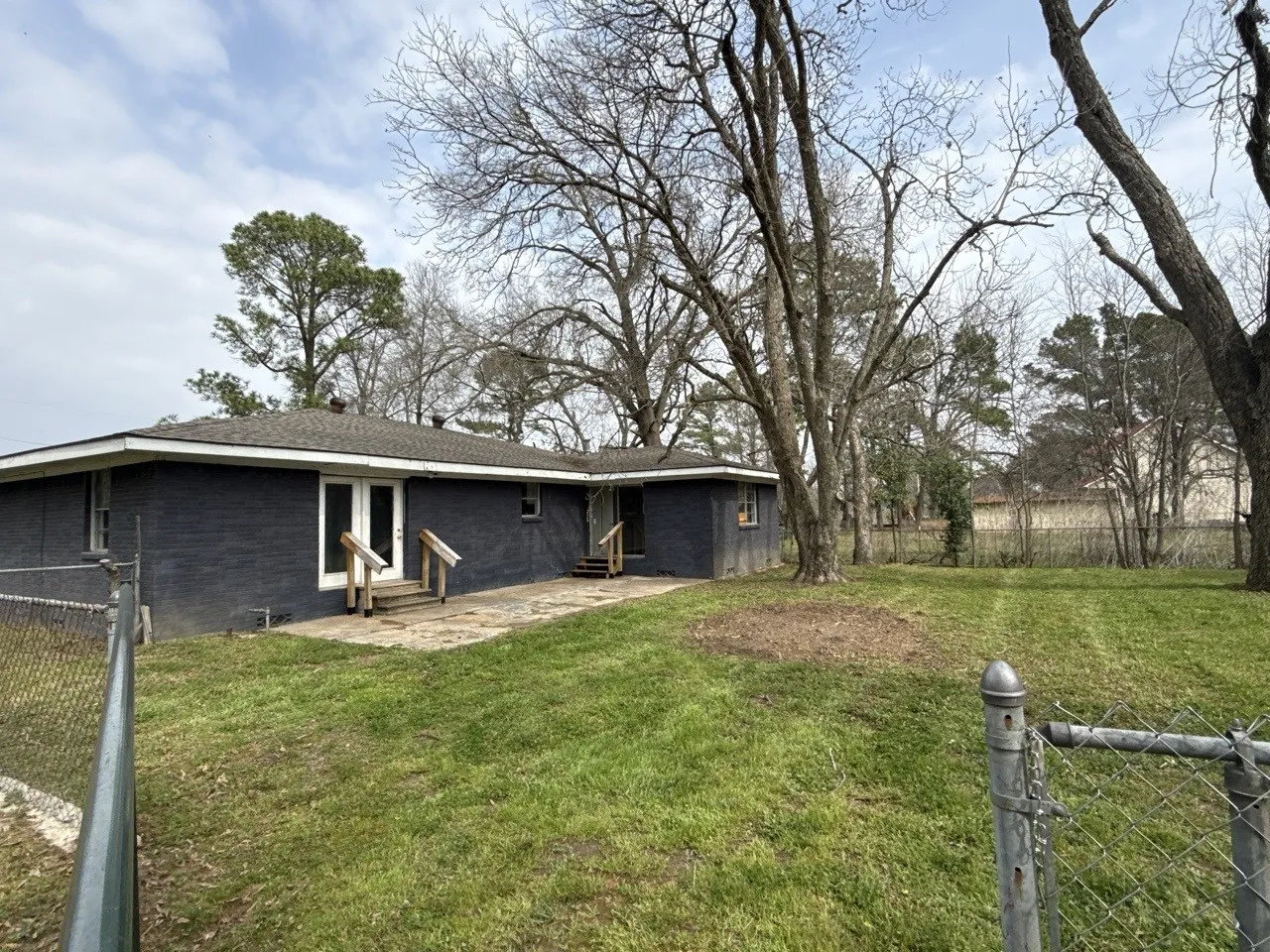 Single Family Residence For Sale in Henderson County , 410 Lone Star Road, Trinidad, Texas 75163, 3 Bedroom, 2 Bathroom, 2 Garage spaces, 2,238 Sqft, built in 1977, mls#21238616, Real Estate Agent in Trinidad, Homes For Sale in Henderson county, Homes For Sale in Trinidad, Realtor in Trinidad Texas, Real Estate Brokerage Independent Realty Texas, Luminita Cordes Realtor