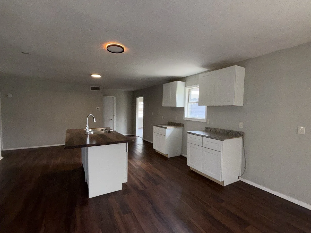 Single Family Residence For Sale in Henderson County , 410 Lone Star Road, Trinidad, Texas 75163, 3 Bedroom, 2 Bathroom, 2 Garage spaces, 2,238 Sqft, built in 1977, mls#21238616, Real Estate Agent in Trinidad, Homes For Sale in Henderson county, Homes For Sale in Trinidad, Realtor in Trinidad Texas, Real Estate Brokerage Independent Realty Texas, Luminita Cordes Realtor