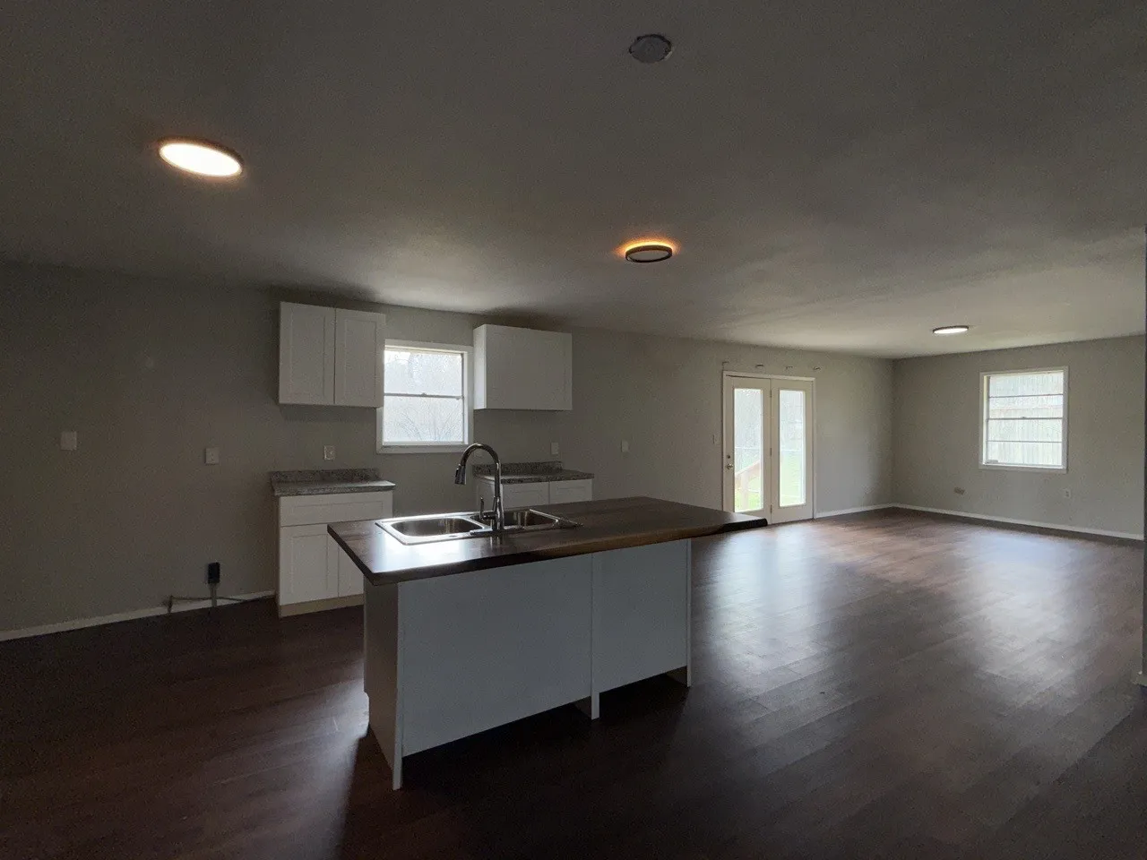 Single Family Residence For Sale in Henderson County , 410 Lone Star Road, Trinidad, Texas 75163, 3 Bedroom, 2 Bathroom, 2 Garage spaces, 2,238 Sqft, built in 1977, mls#21238616, Real Estate Agent in Trinidad, Homes For Sale in Henderson county, Homes For Sale in Trinidad, Realtor in Trinidad Texas, Real Estate Brokerage Independent Realty Texas, Luminita Cordes Realtor