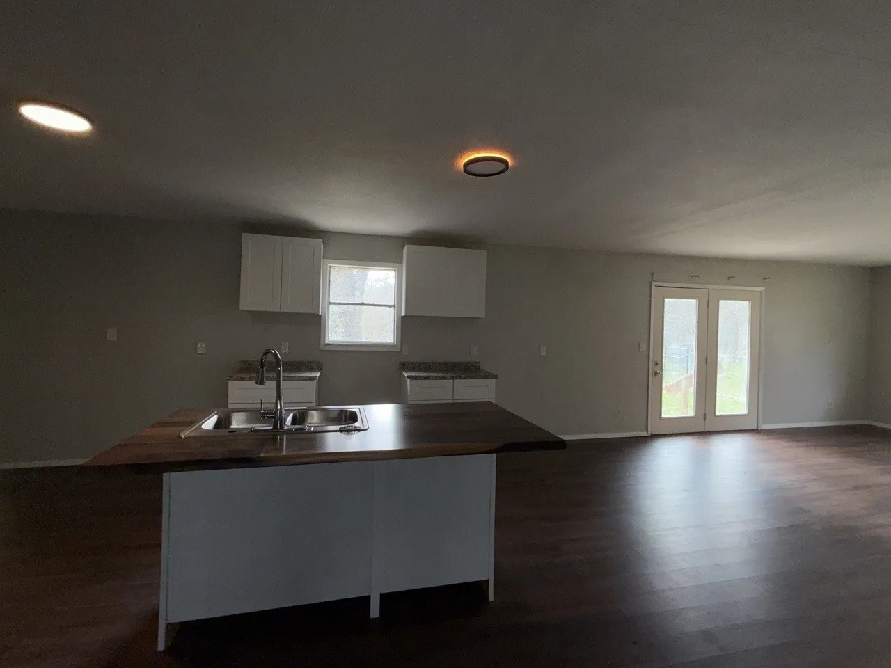 Single Family Residence For Sale in Henderson County , 410 Lone Star Road, Trinidad, Texas 75163, 3 Bedroom, 2 Bathroom, 2 Garage spaces, 2,238 Sqft, built in 1977, mls#21238616, Real Estate Agent in Trinidad, Homes For Sale in Henderson county, Homes For Sale in Trinidad, Realtor in Trinidad Texas, Real Estate Brokerage Independent Realty Texas, Luminita Cordes Realtor