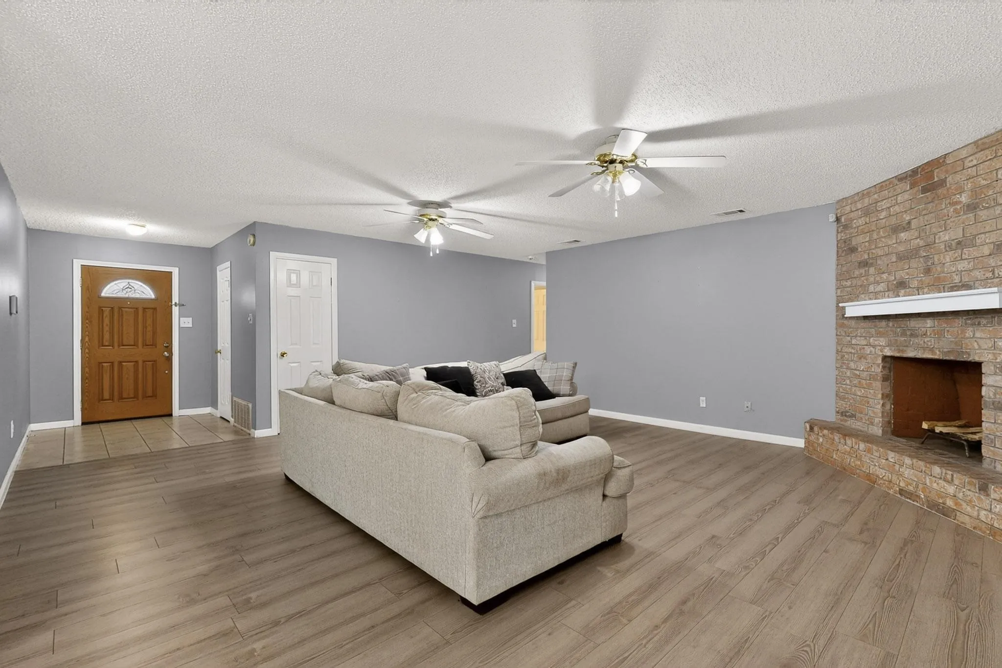 Single Family Residence For Sale in Navarro County , 1718 Northwood Boulevard, Corsicana, Texas 75110, 3 Bedroom, 2 Bathroom, 2 Garage spaces, 1,336 Sqft, built in 1993, Preowned, mls#21221805, Real Estate Agent in Corsicana, Homes For Sale in Navarro county, Homes For Sale in Corsicana, Realtor in Corsicana Texas, Real Estate Brokerage Independent Realty Texas, Luminita Cordes Realtor