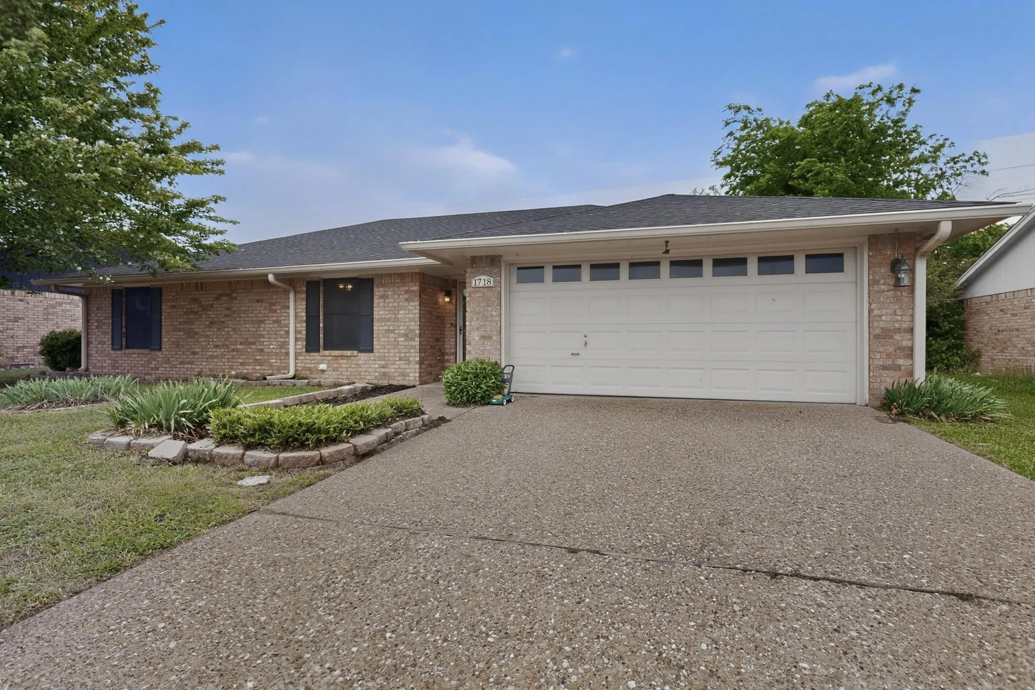 Single Family Residence For Sale in Navarro County , 1718 Northwood Boulevard, Corsicana, Texas 75110, 3 Bedroom, 2 Bathroom, 2 Garage spaces, 1,336 Sqft, built in 1993, Preowned, mls#21221805, Real Estate Agent in Corsicana, Homes For Sale in Navarro county, Homes For Sale in Corsicana, Realtor in Corsicana Texas, Real Estate Brokerage Independent Realty Texas, Luminita Cordes Realtor