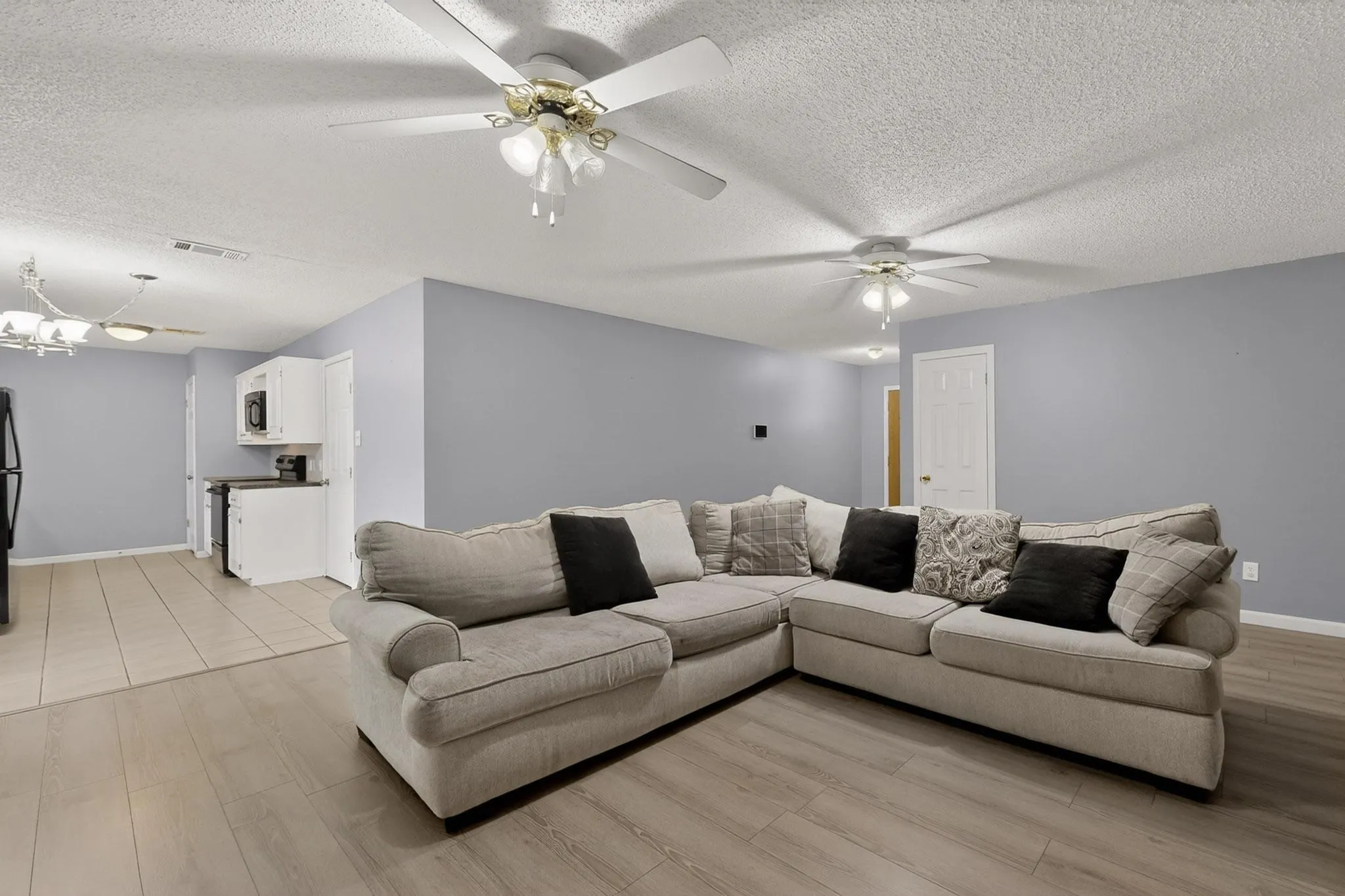 Single Family Residence For Sale in Navarro County , 1718 Northwood Boulevard, Corsicana, Texas 75110, 3 Bedroom, 2 Bathroom, 2 Garage spaces, 1,336 Sqft, built in 1993, Preowned, mls#21221805, Real Estate Agent in Corsicana, Homes For Sale in Navarro county, Homes For Sale in Corsicana, Realtor in Corsicana Texas, Real Estate Brokerage Independent Realty Texas, Luminita Cordes Realtor