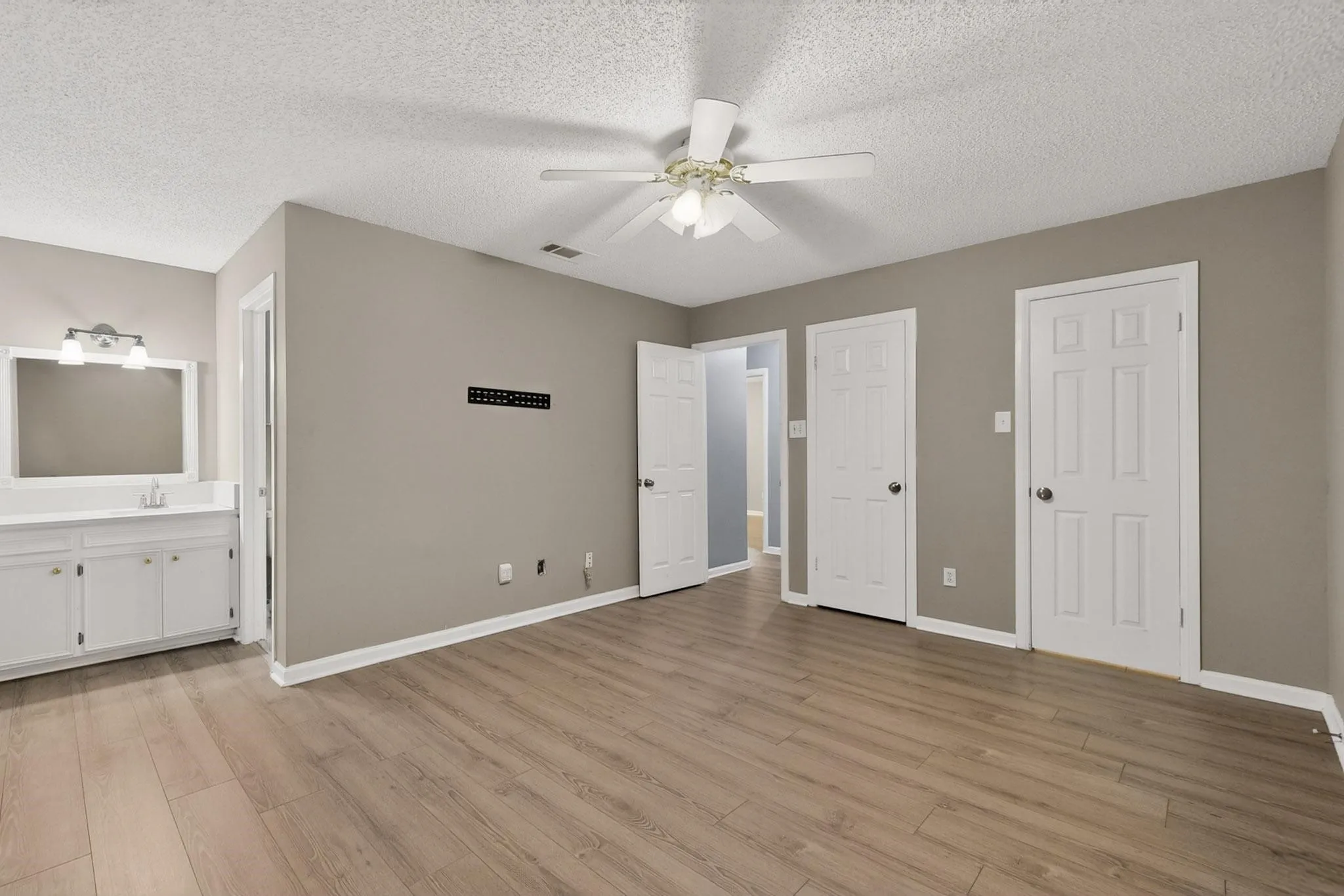 Single Family Residence For Sale in Navarro County , 1718 Northwood Boulevard, Corsicana, Texas 75110, 3 Bedroom, 2 Bathroom, 2 Garage spaces, 1,336 Sqft, built in 1993, Preowned, mls#21221805, Real Estate Agent in Corsicana, Homes For Sale in Navarro county, Homes For Sale in Corsicana, Realtor in Corsicana Texas, Real Estate Brokerage Independent Realty Texas, Luminita Cordes Realtor