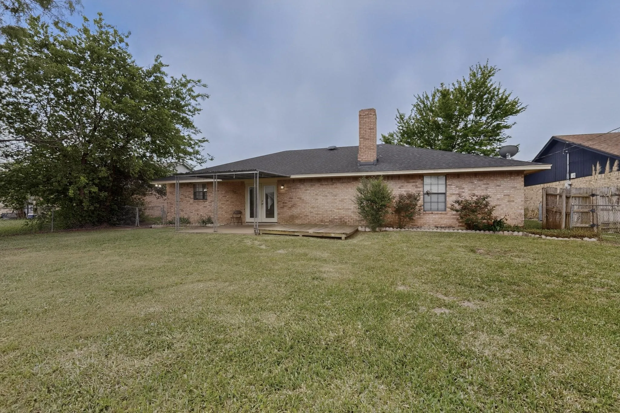 Single Family Residence For Sale in Navarro County , 1718 Northwood Boulevard, Corsicana, Texas 75110, 3 Bedroom, 2 Bathroom, 2 Garage spaces, 1,336 Sqft, built in 1993, Preowned, mls#21221805, Real Estate Agent in Corsicana, Homes For Sale in Navarro county, Homes For Sale in Corsicana, Realtor in Corsicana Texas, Real Estate Brokerage Independent Realty Texas, Luminita Cordes Realtor