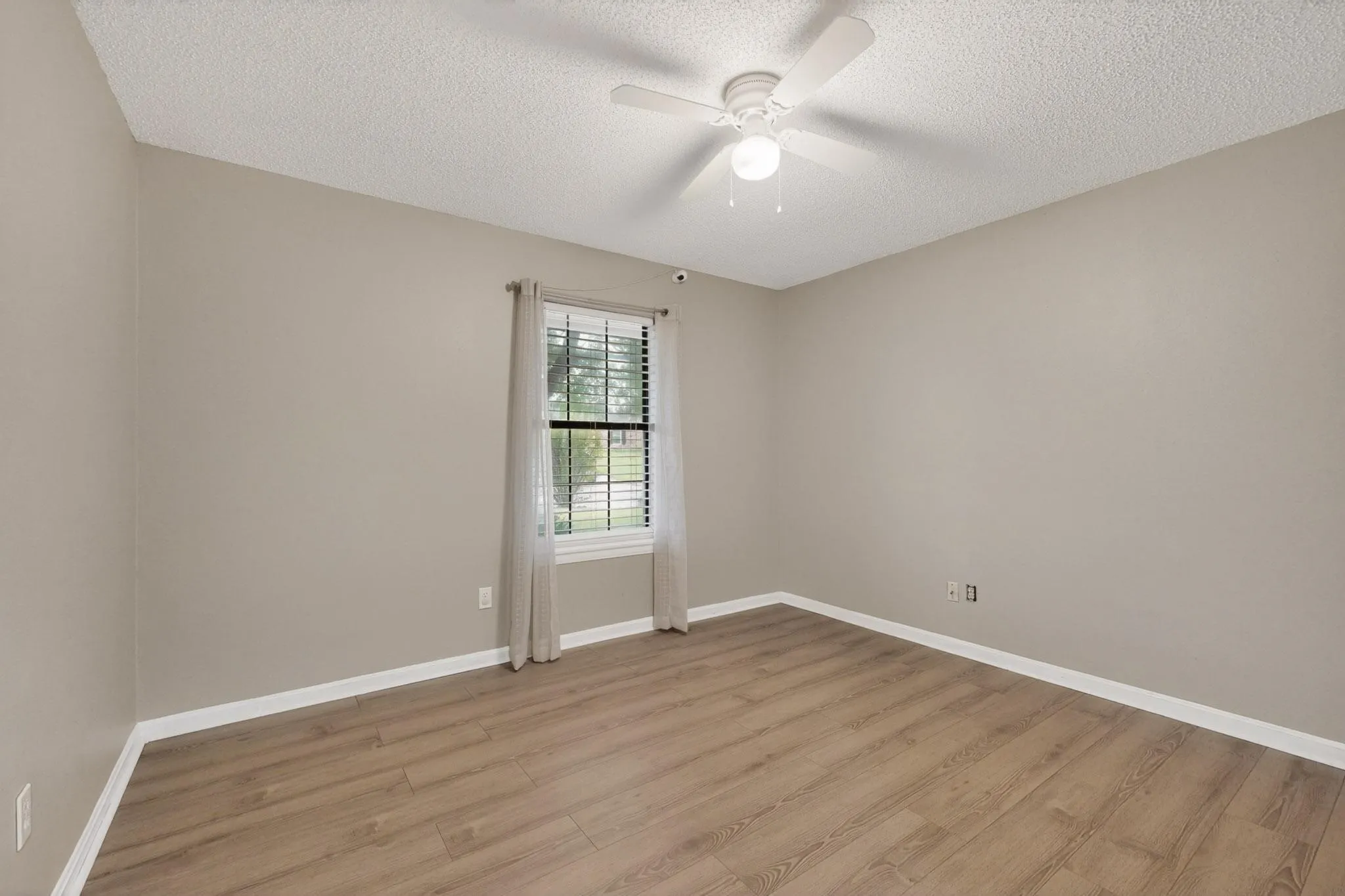 Single Family Residence For Sale in Navarro County , 1718 Northwood Boulevard, Corsicana, Texas 75110, 3 Bedroom, 2 Bathroom, 2 Garage spaces, 1,336 Sqft, built in 1993, Preowned, mls#21221805, Real Estate Agent in Corsicana, Homes For Sale in Navarro county, Homes For Sale in Corsicana, Realtor in Corsicana Texas, Real Estate Brokerage Independent Realty Texas, Luminita Cordes Realtor
