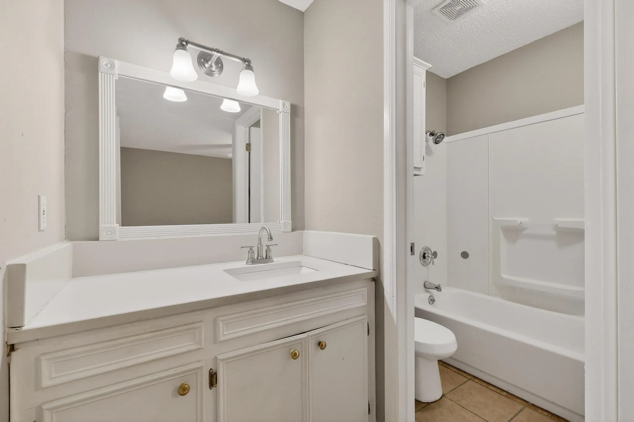 Single Family Residence For Sale in Navarro County , 1718 Northwood Boulevard, Corsicana, Texas 75110, 3 Bedroom, 2 Bathroom, 2 Garage spaces, 1,336 Sqft, built in 1993, Preowned, mls#21221805, Real Estate Agent in Corsicana, Homes For Sale in Navarro county, Homes For Sale in Corsicana, Realtor in Corsicana Texas, Real Estate Brokerage Independent Realty Texas, Luminita Cordes Realtor