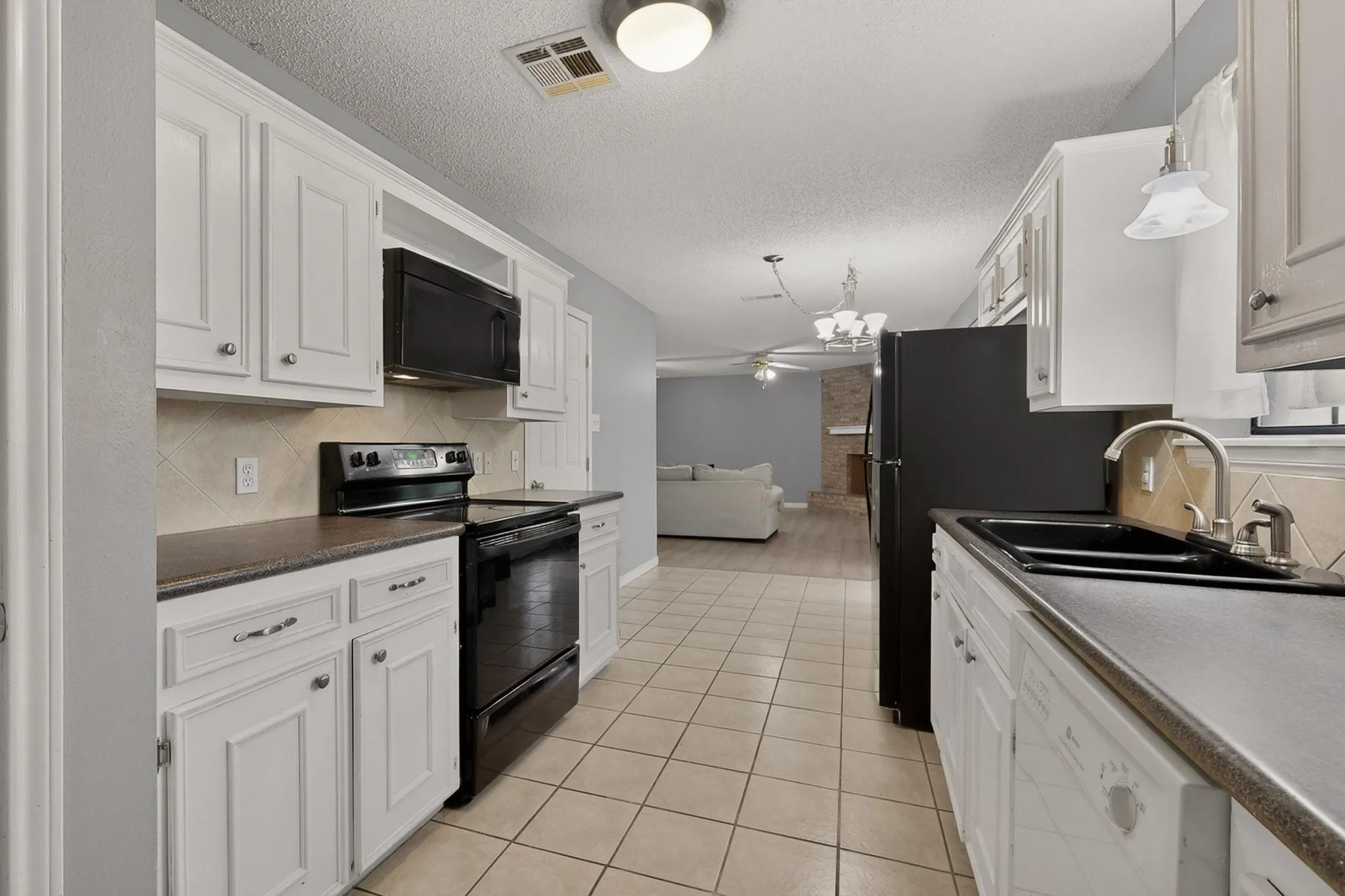 Single Family Residence For Sale in Navarro County , 1718 Northwood Boulevard, Corsicana, Texas 75110, 3 Bedroom, 2 Bathroom, 2 Garage spaces, 1,336 Sqft, built in 1993, Preowned, mls#21221805, Real Estate Agent in Corsicana, Homes For Sale in Navarro county, Homes For Sale in Corsicana, Realtor in Corsicana Texas, Real Estate Brokerage Independent Realty Texas, Luminita Cordes Realtor